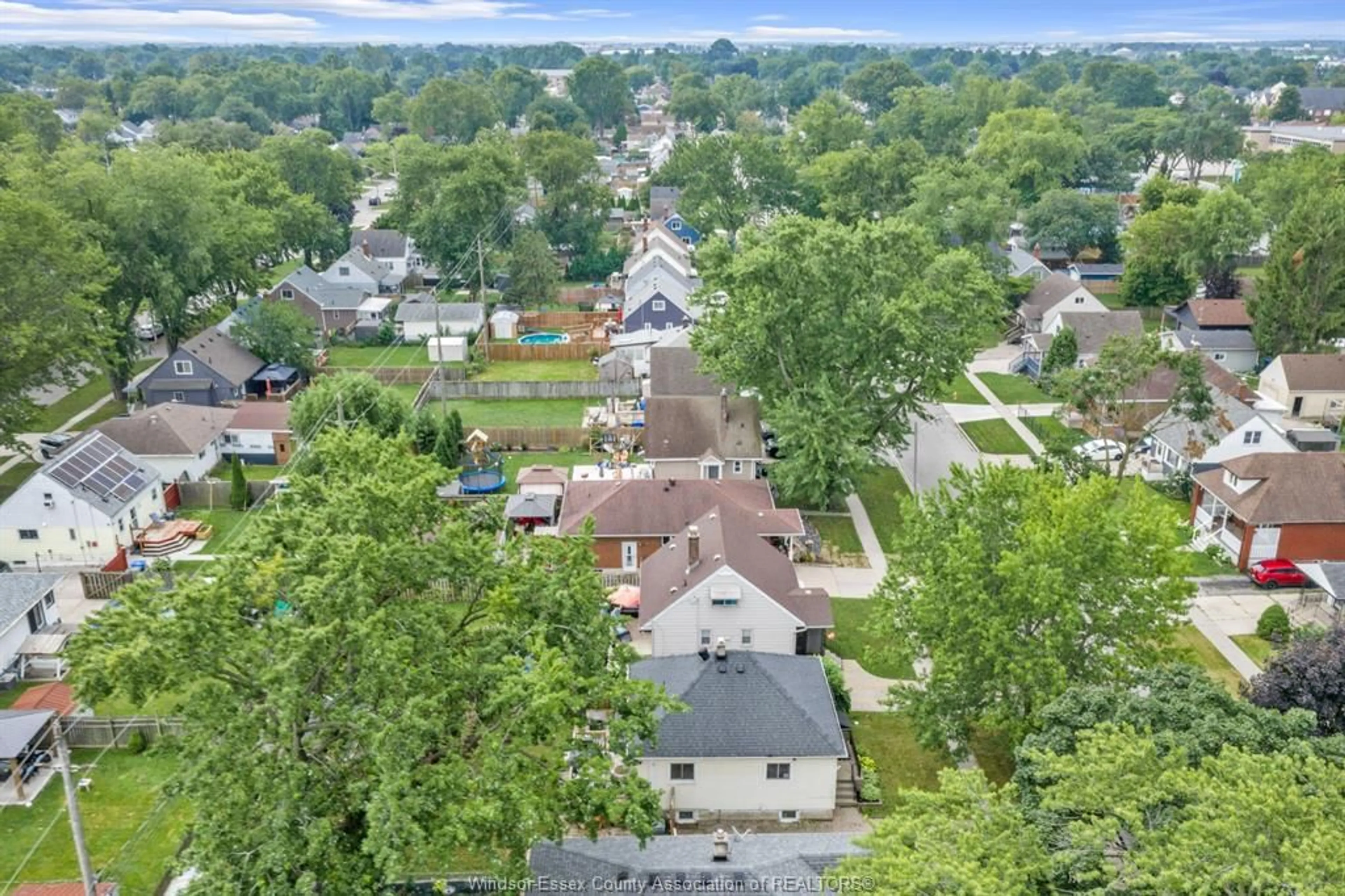 A pic from outside/outdoor area/front of a property/back of a property/a pic from drone, street for 1826 FRANCOIS Rd, Windsor Ontario N8W 4S7