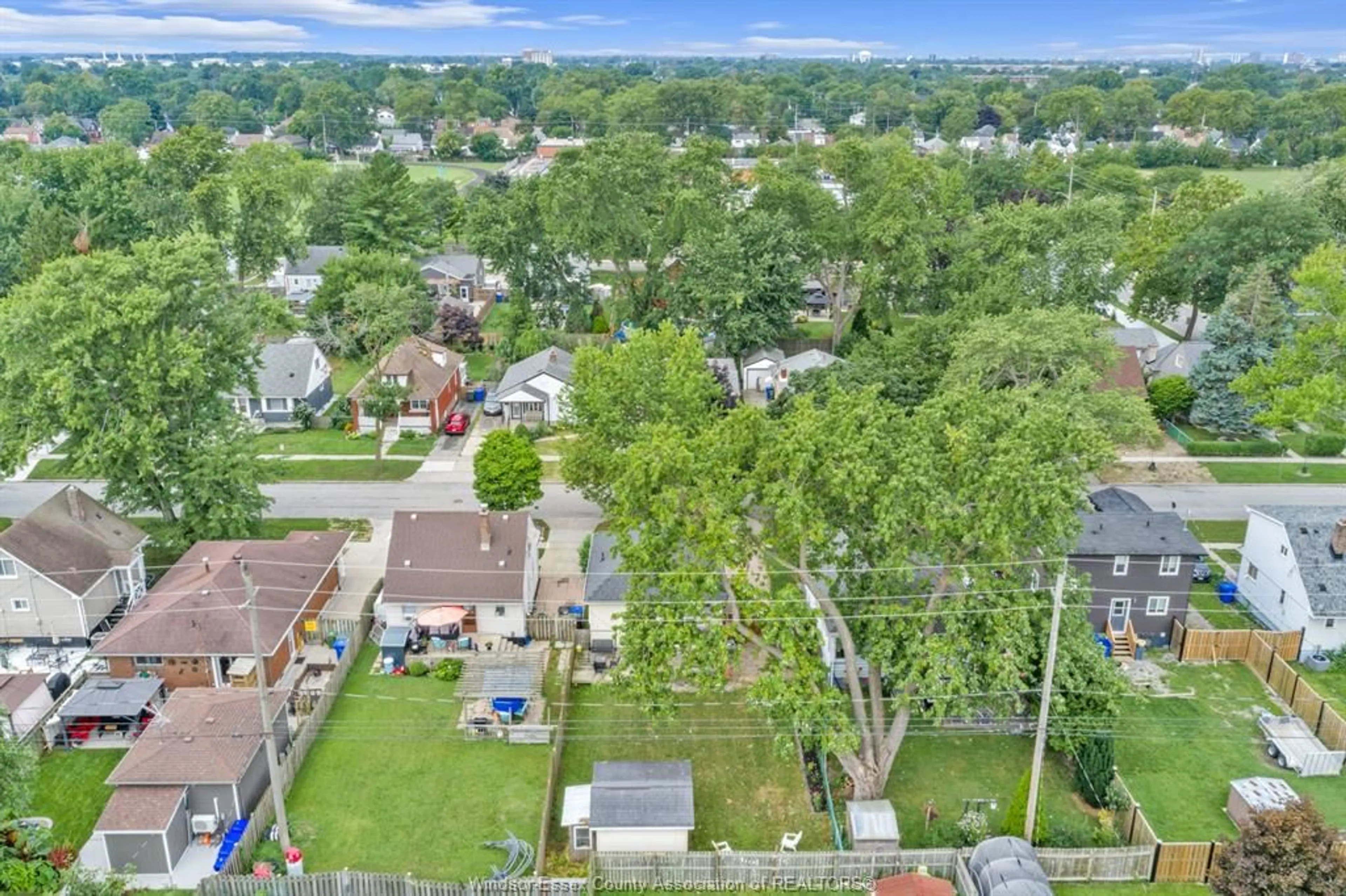 A pic from outside/outdoor area/front of a property/back of a property/a pic from drone, unknown for 1826 FRANCOIS Rd, Windsor Ontario N8W 4S7
