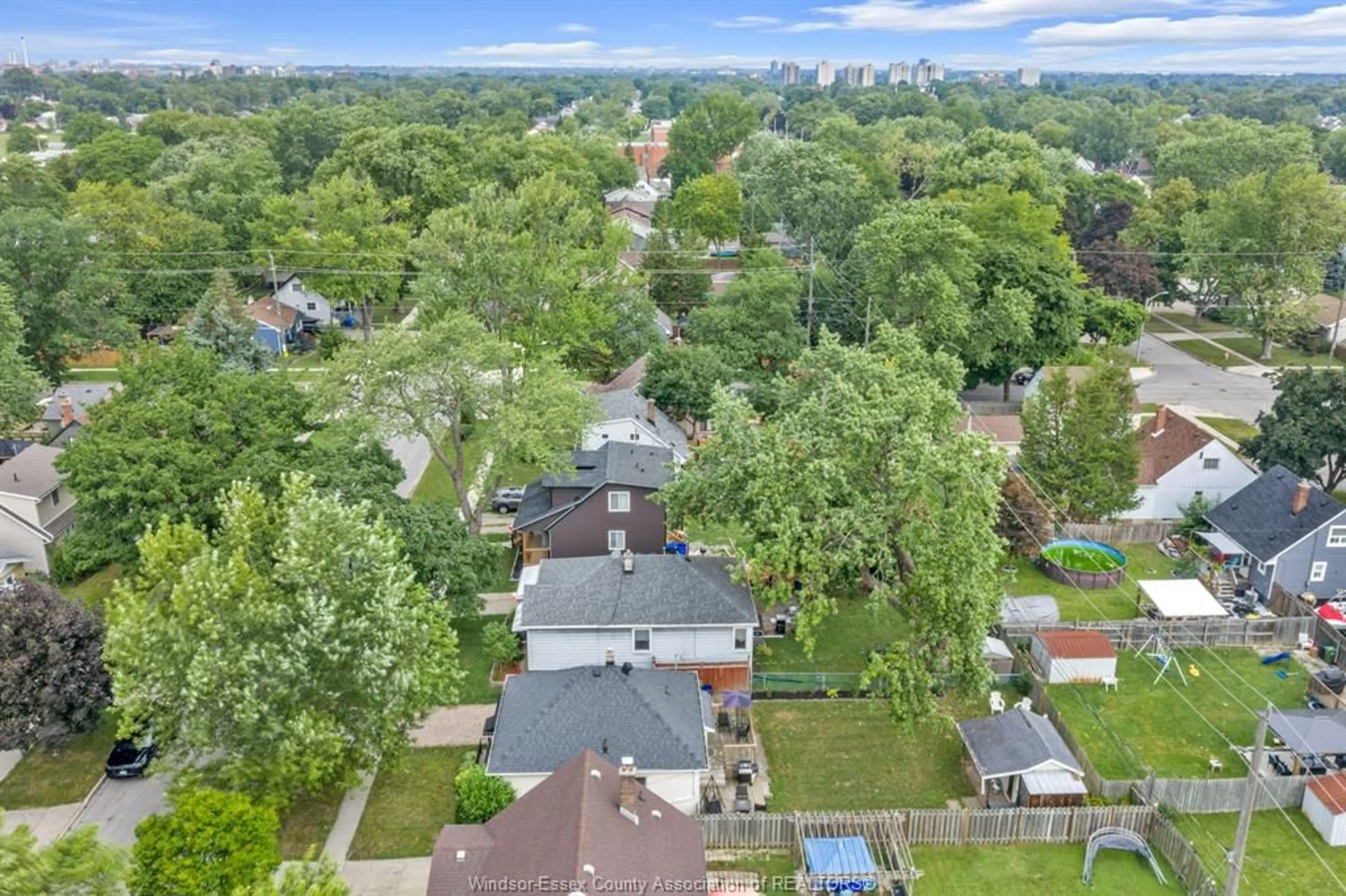 A pic from outside/outdoor area/front of a property/back of a property/a pic from drone, city buildings view from balcony for 1826 FRANCOIS Rd, Windsor Ontario N8W 4S7