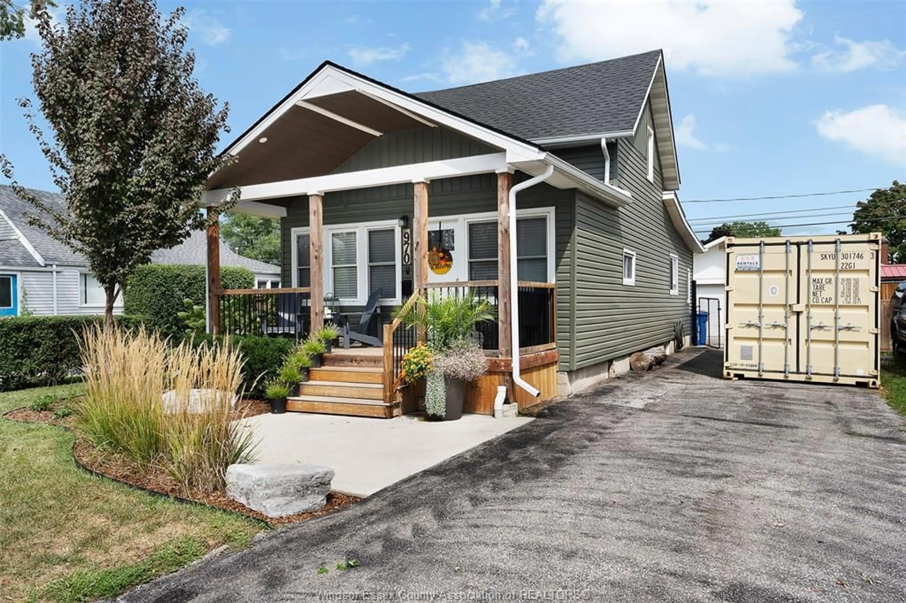 Home with vinyl exterior material, street for 970 EASTLAWN Ave, Windsor Ontario N8S 3H9