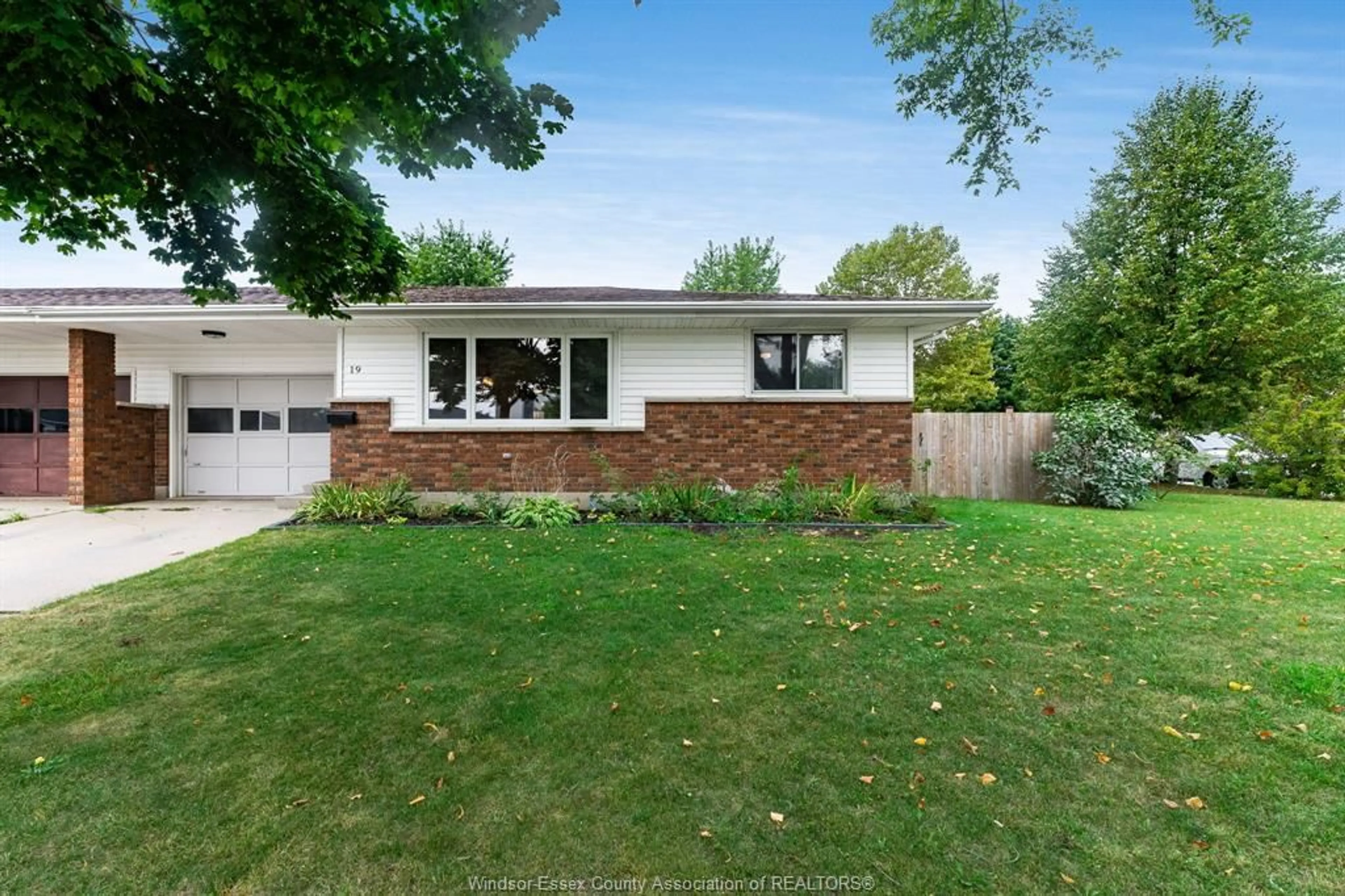 Home with brick exterior material, street for 19 Rickway Dr, Leamington Ontario N8H 2M3