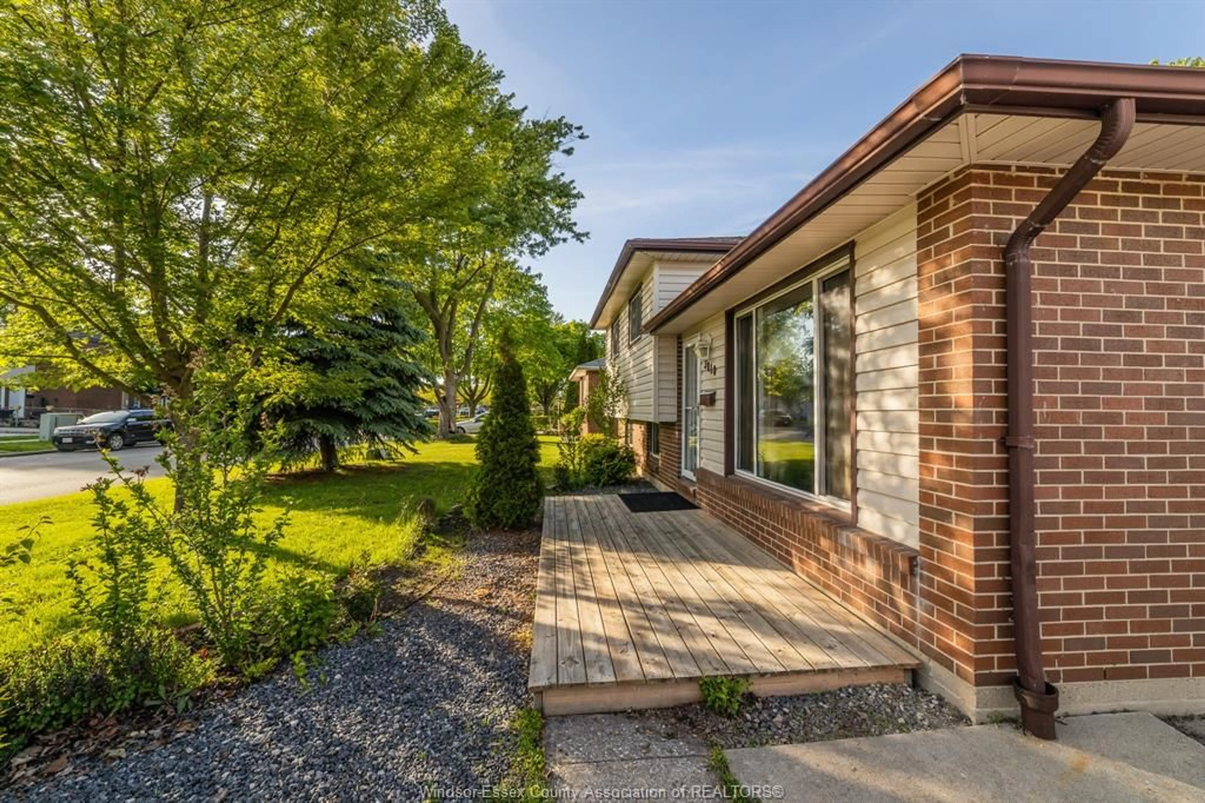 Home with brick exterior material, street for 3018 GRANDVIEW St, Windsor Ontario N8T 2L9