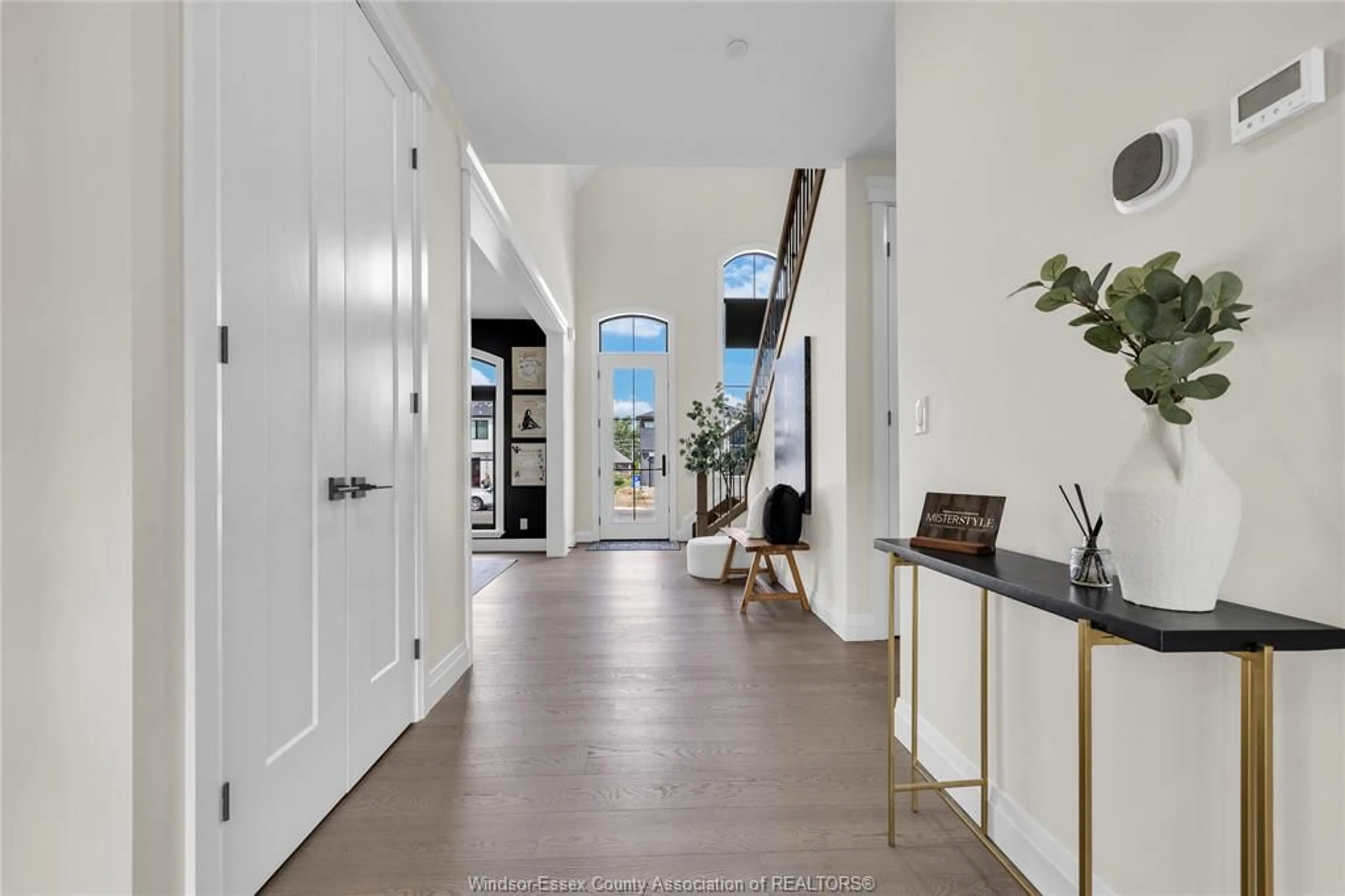 Indoor entryway for 8311 ANNIE Ave, Amherstburg Ontario N0R 1J0