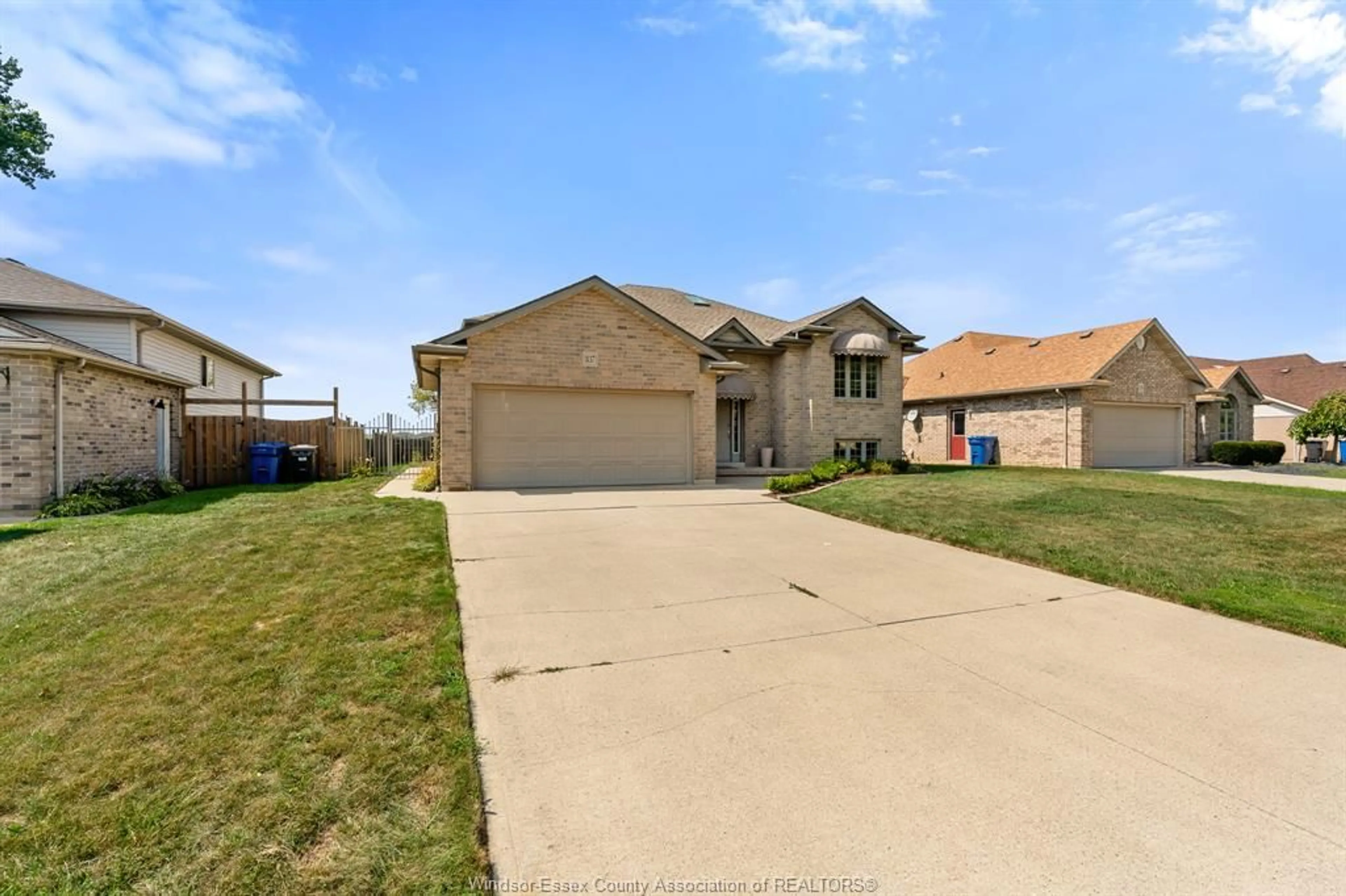 A pic from outside/outdoor area/front of a property/back of a property/a pic from drone, street for 837 Cottage Grove, Kingsville Ontario N9Y 3G3