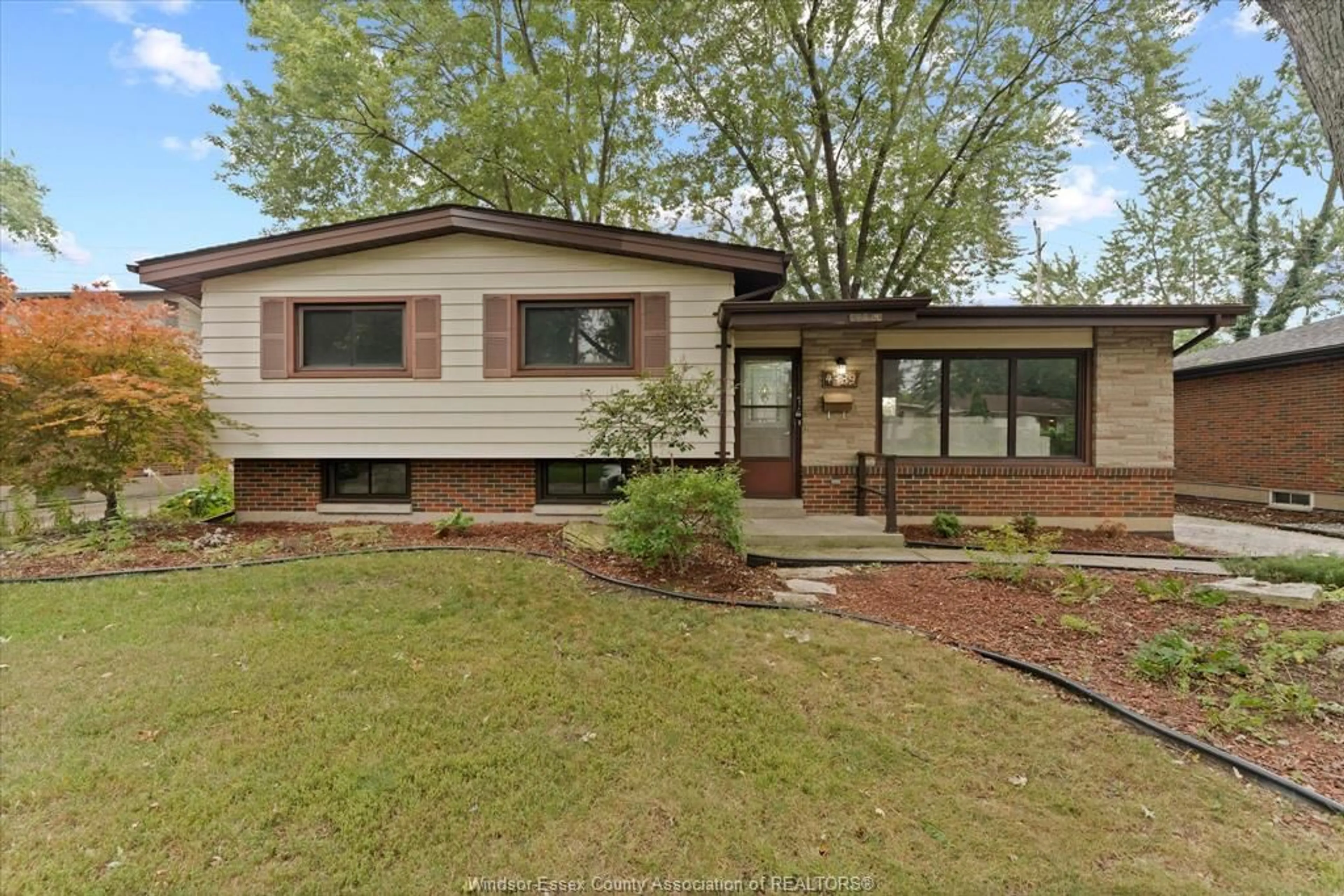 Home with vinyl exterior material, street for 4339 ASHFIELD Cres, Windsor Ontario N9W 4K9