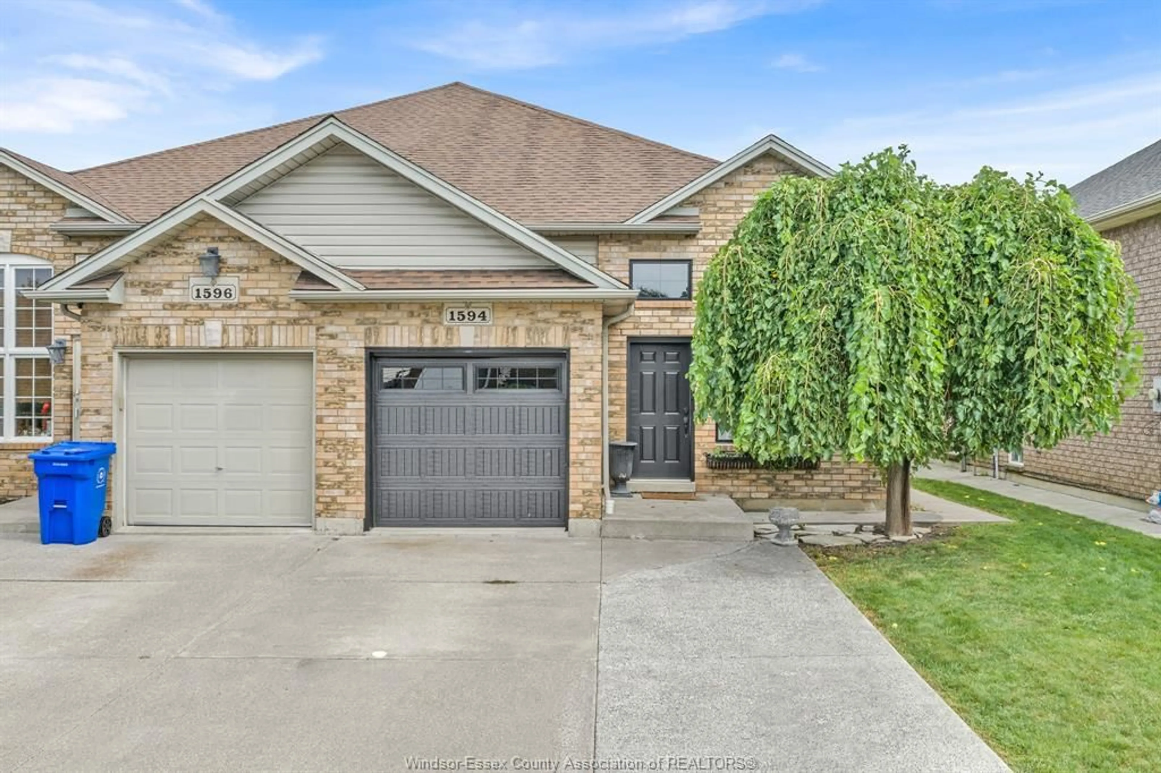 Home with brick exterior material, street for 1594 HEATHERGLEN Cres, Tecumseh Ontario N8N 5B5