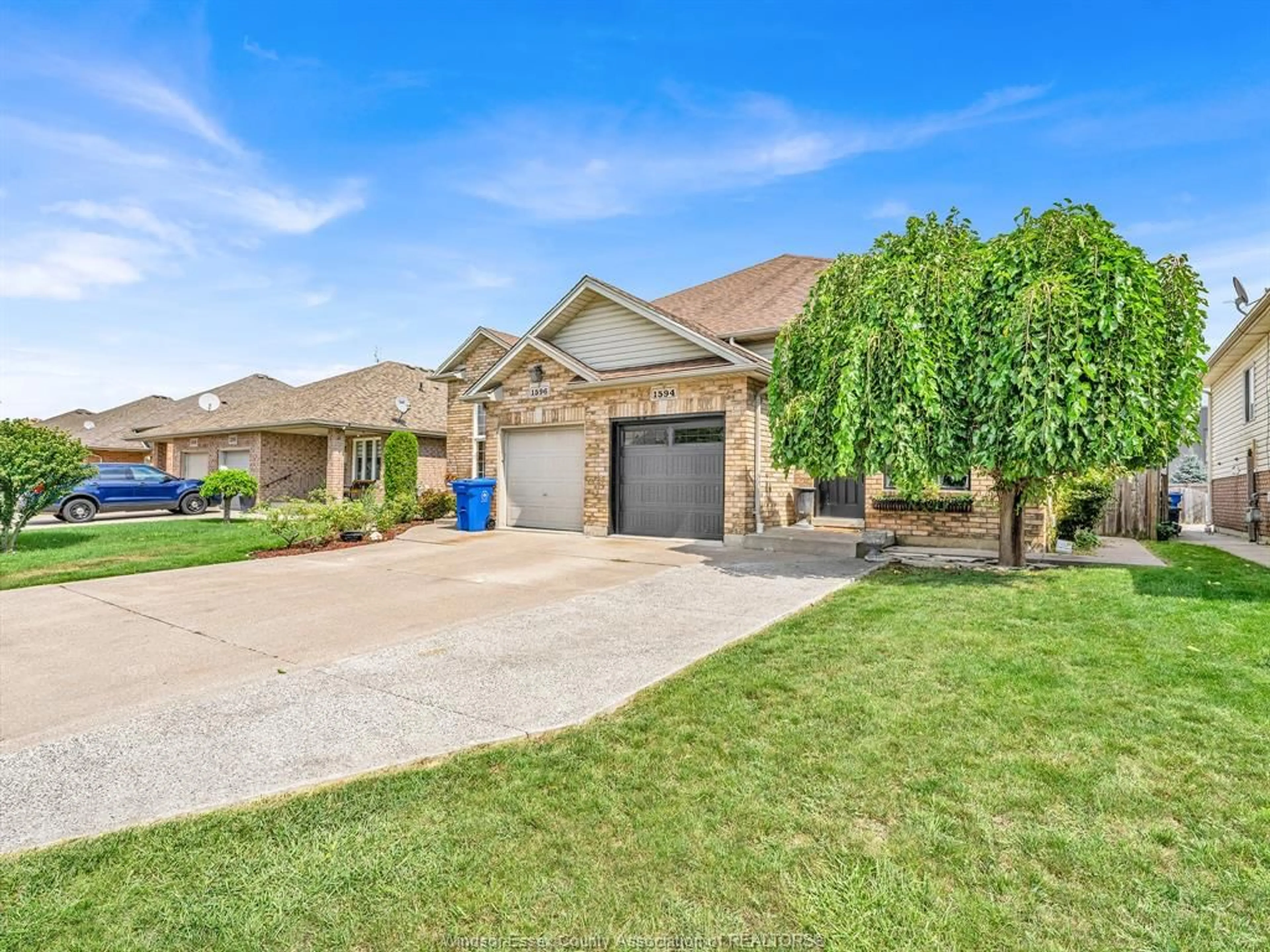 Home with brick exterior material, street for 1594 HEATHERGLEN Cres, Tecumseh Ontario N8N 5B5
