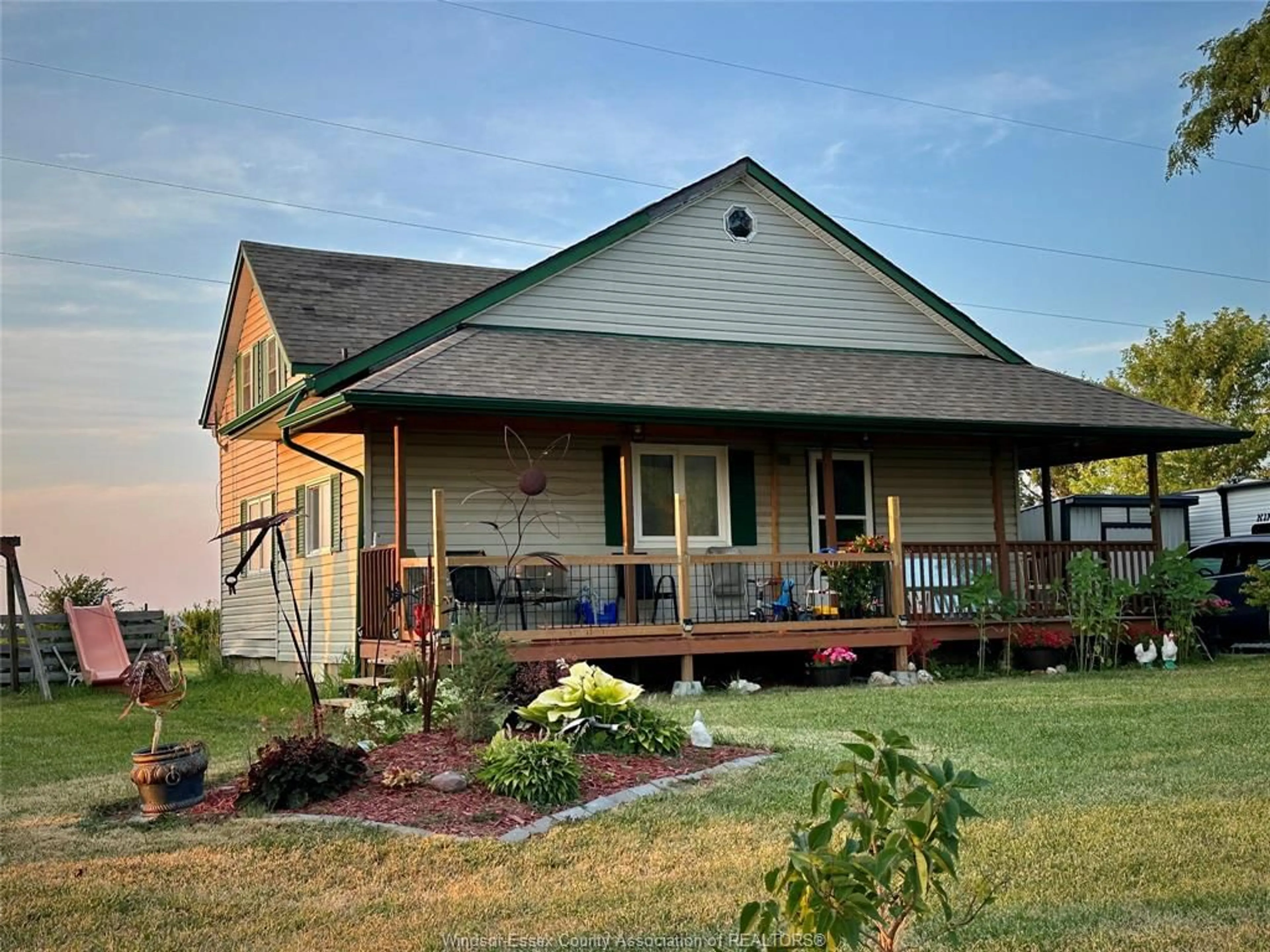 Home with vinyl exterior material, building for 3100 LAKESHORE RD 303, Lakeshore Ontario N0R 1N0