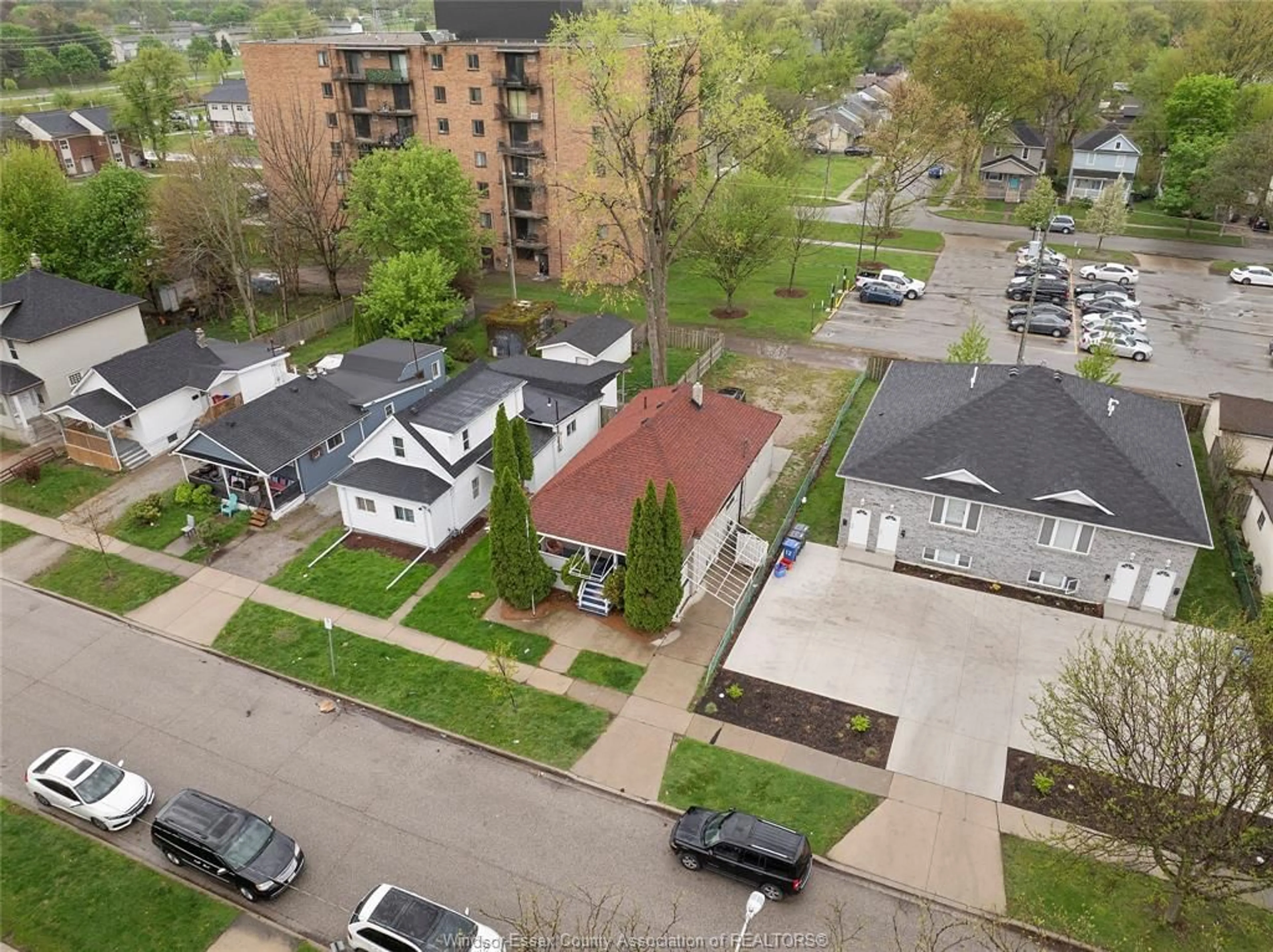 A pic from outside/outdoor area/front of a property/back of a property/a pic from drone, street for 609 ST. JOSEPH, Windsor Ontario N9C 3H3