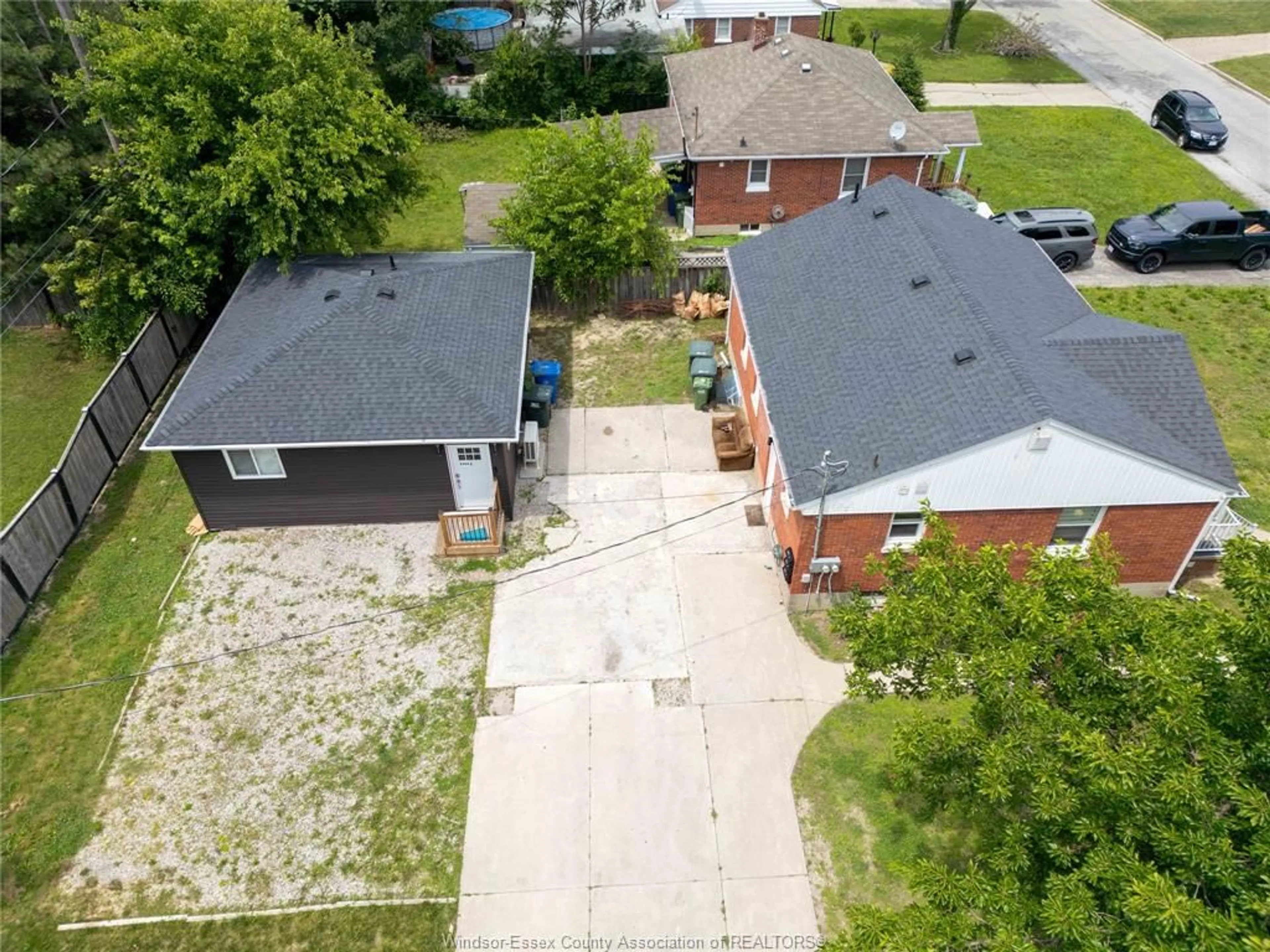 A pic from outside/outdoor area/front of a property/back of a property/a pic from drone, street for 3495 LONGFELLOW Ave, Windsor Ontario N9E 2L8