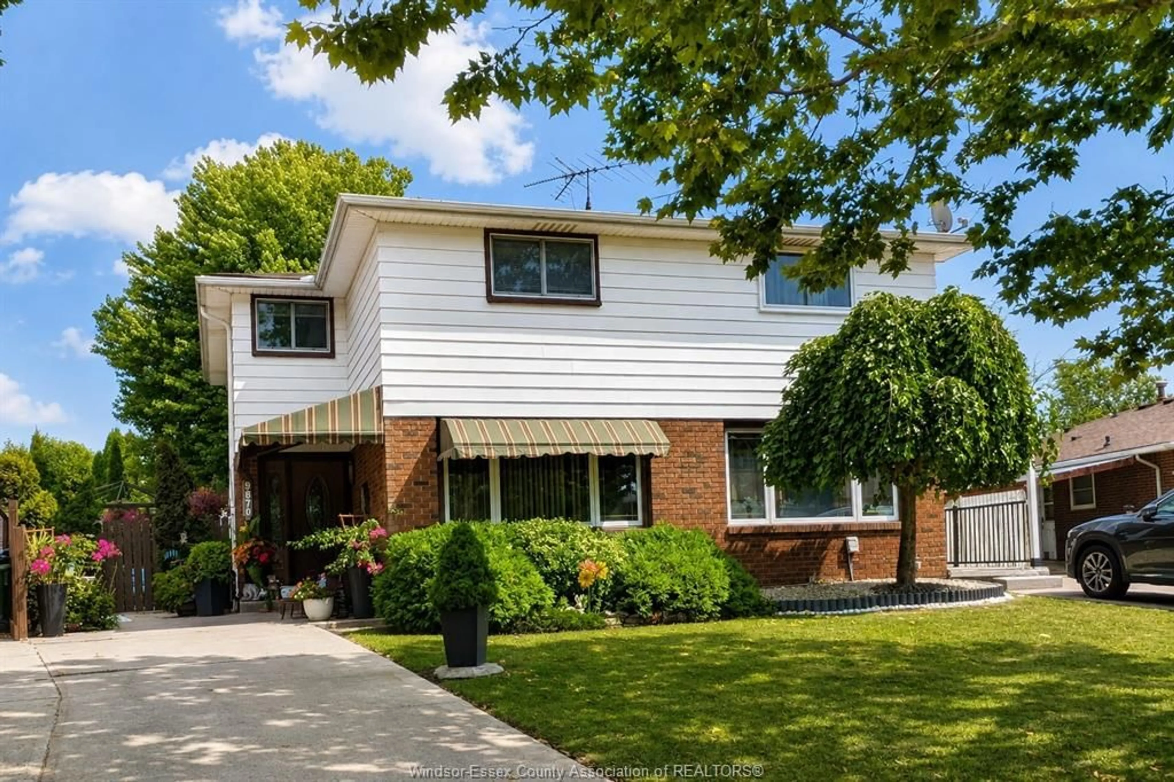 Home with brick exterior material, street for 9870 LYNNGROVE, Windsor Ontario N8R 1B9