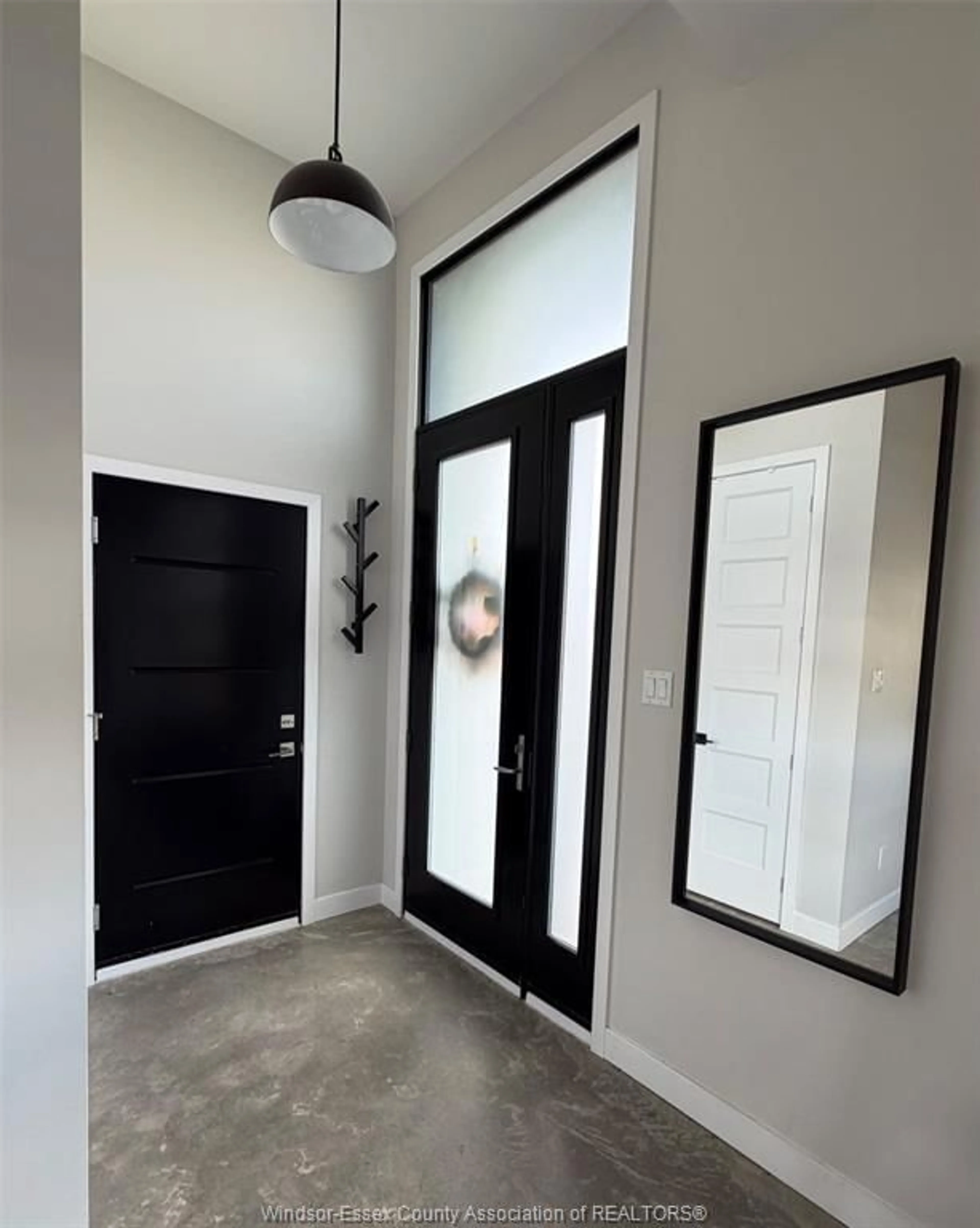 Indoor entryway for 54 ADAM St, St. Albert Ontario K0A 3C0