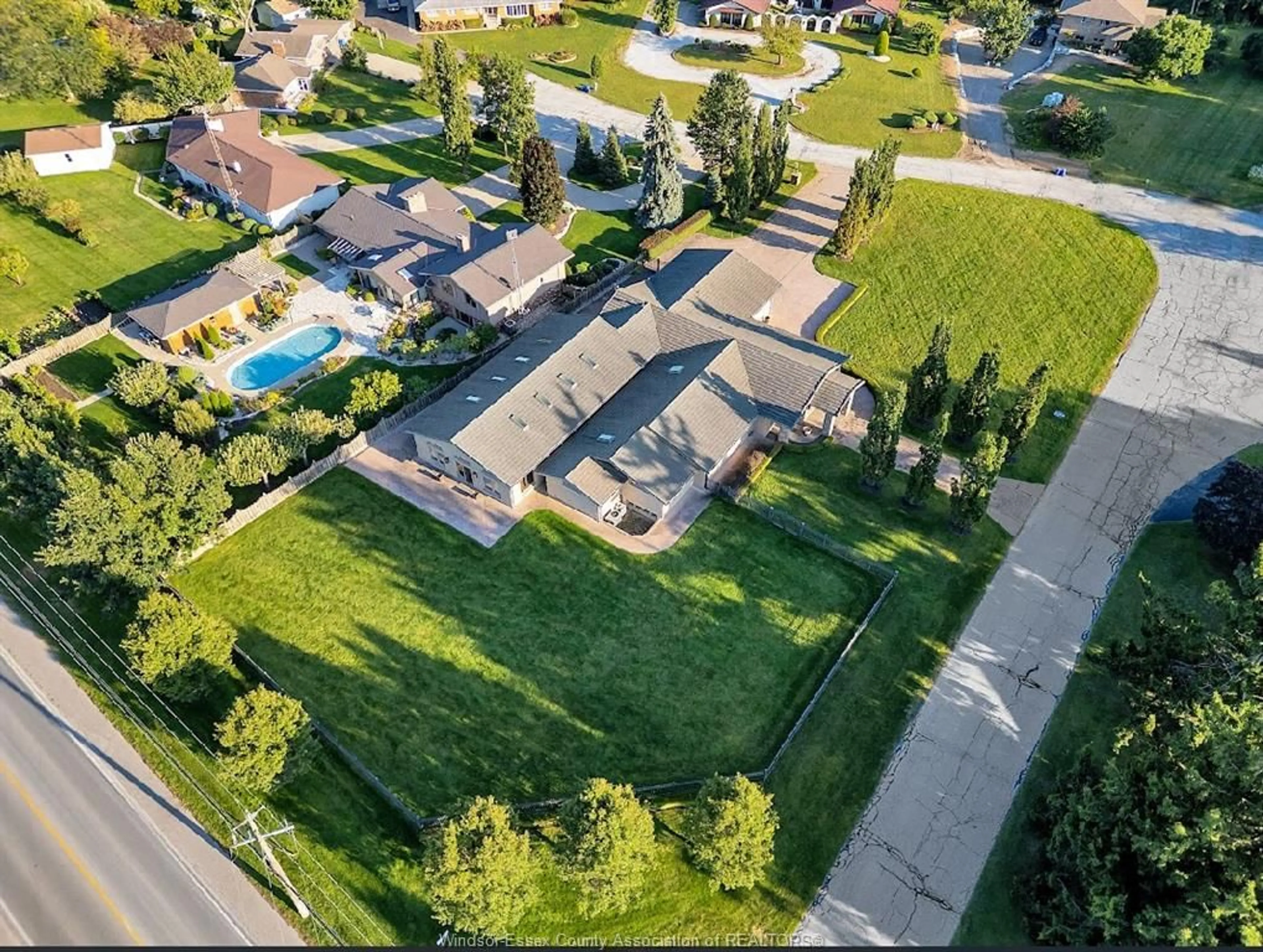 A pic from outside/outdoor area/front of a property/back of a property/a pic from drone, street for 1530 RAVINE Line, Kingsville Ontario N9Y 2W9