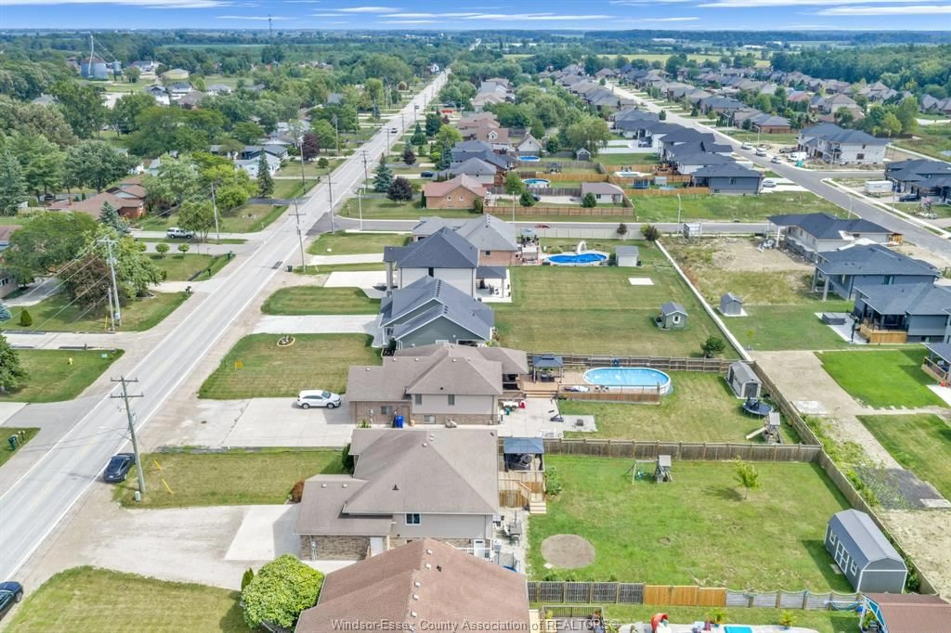 A pic from outside/outdoor area/front of a property/back of a property/a pic from drone, water/lake/river/ocean view for 8401 MIDDLE Sideroad, Amherstburg Ontario N0R 1J0