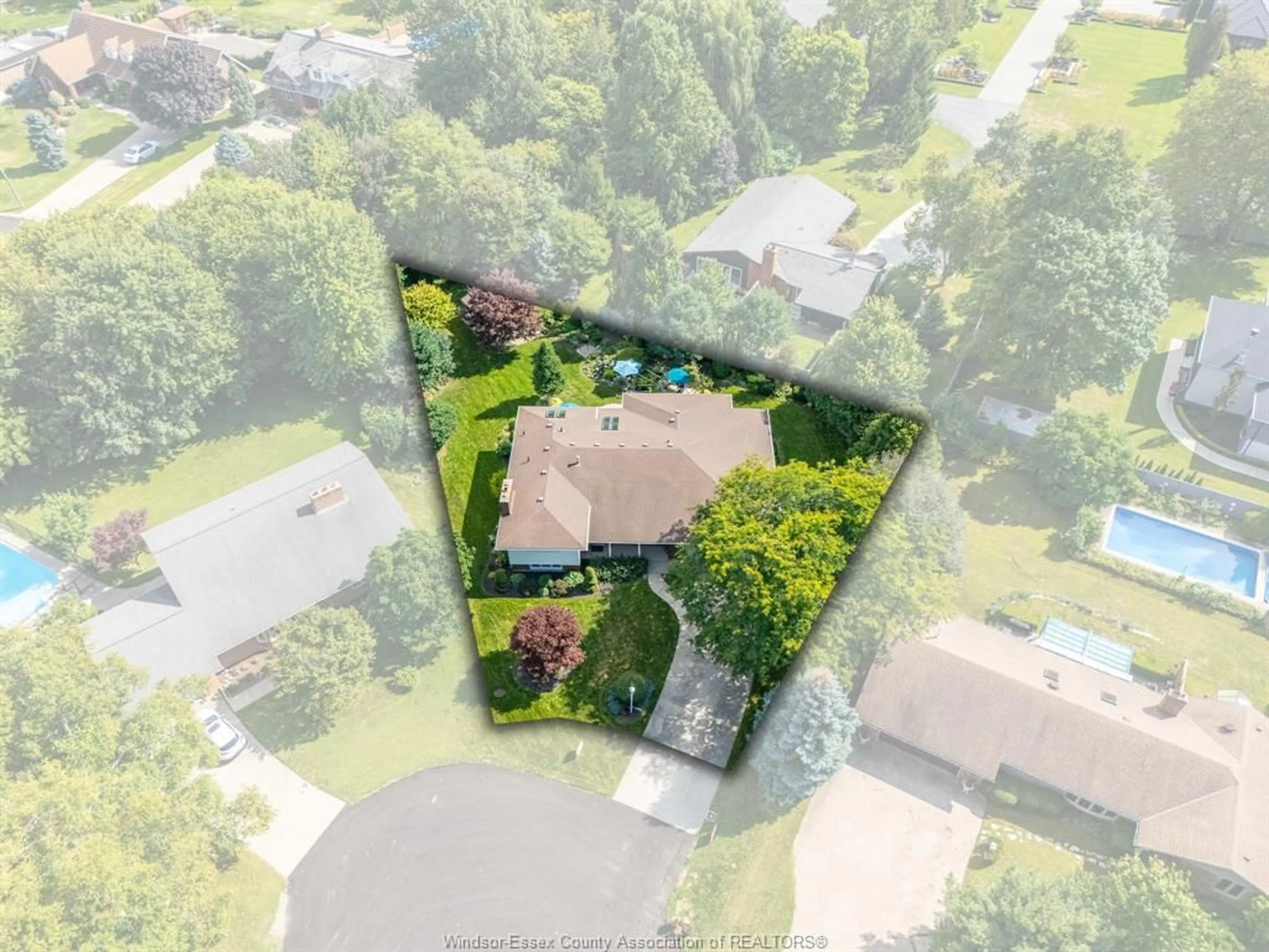 A pic from outside/outdoor area/front of a property/back of a property/a pic from drone, street for 1502 Bayfield Cres, Kingsville Ontario N9Y 2X7