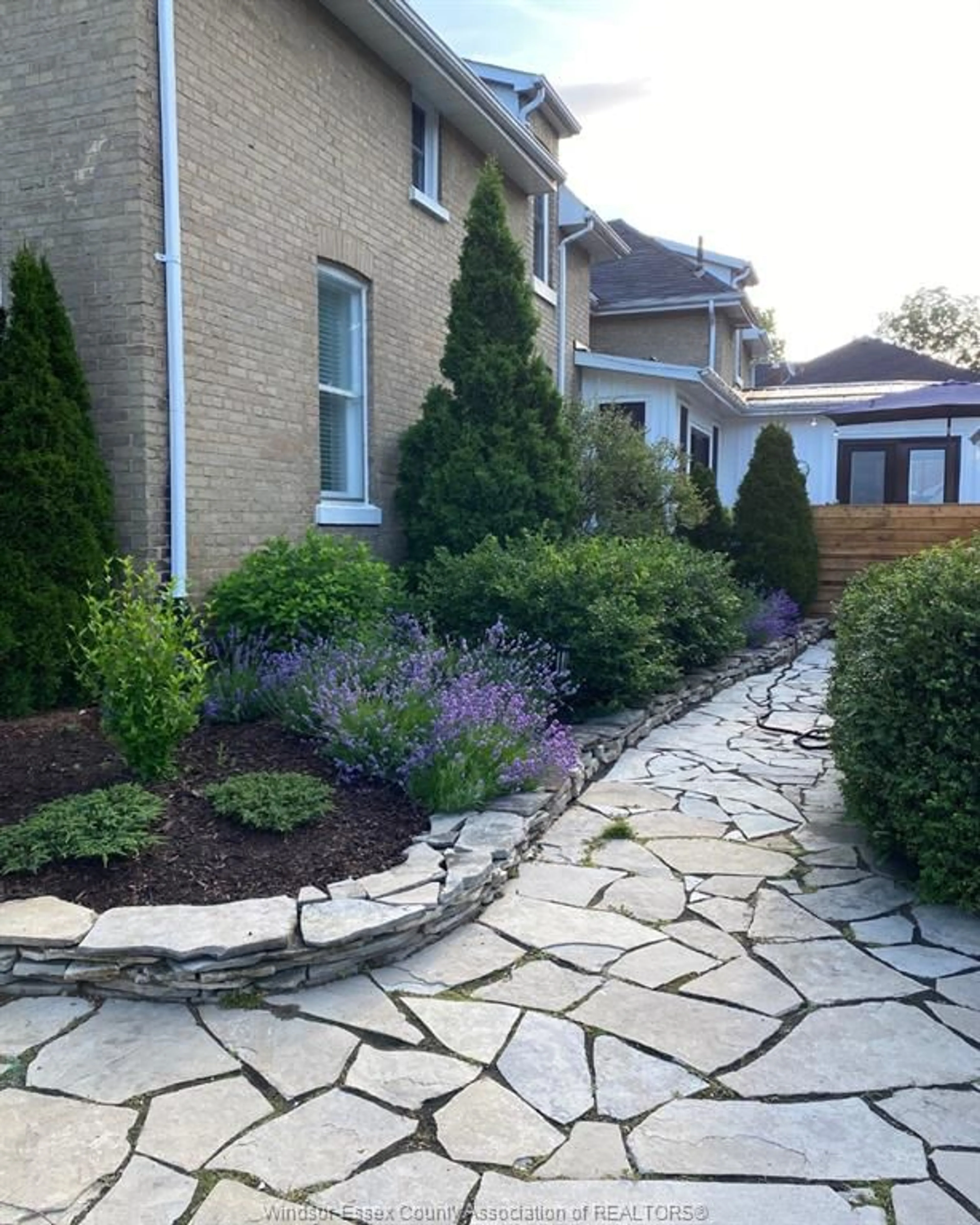 Patio, street for 83 NELSON St, New Tecumseth Ontario N9R 1H1
