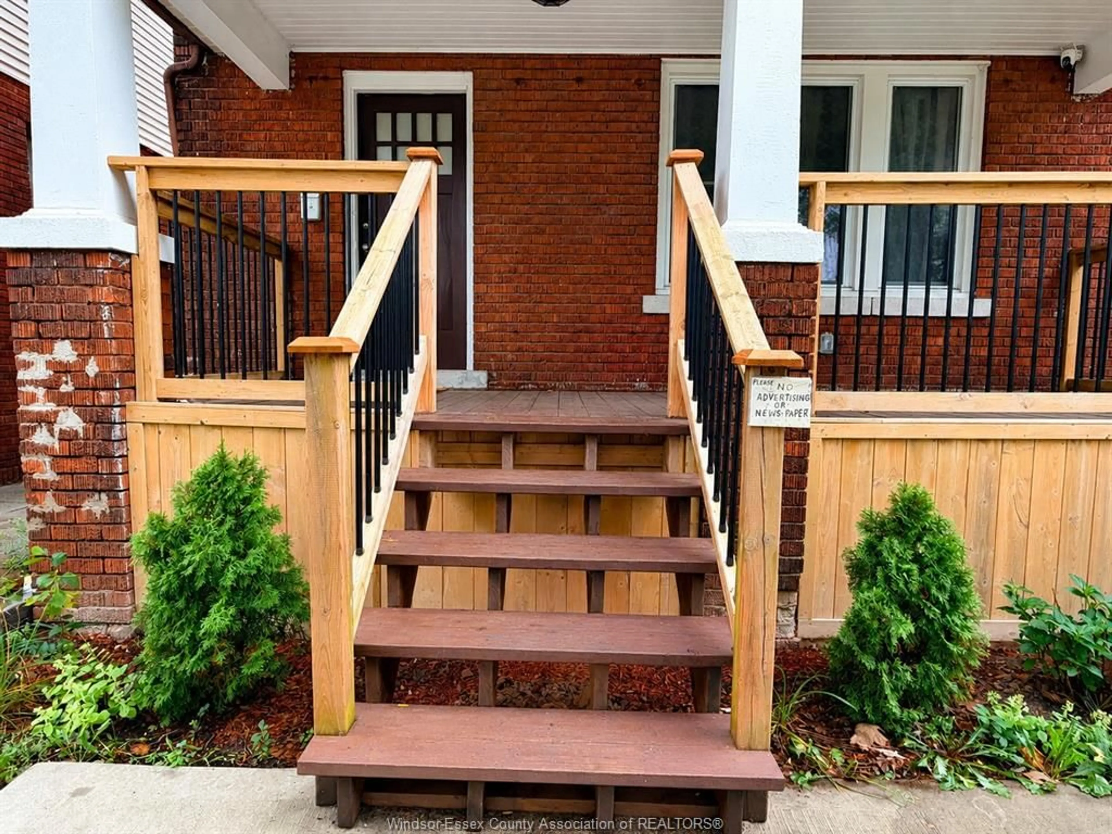 Unknown for 1585 CHURCH St, Windsor Ontario N8X 1V4