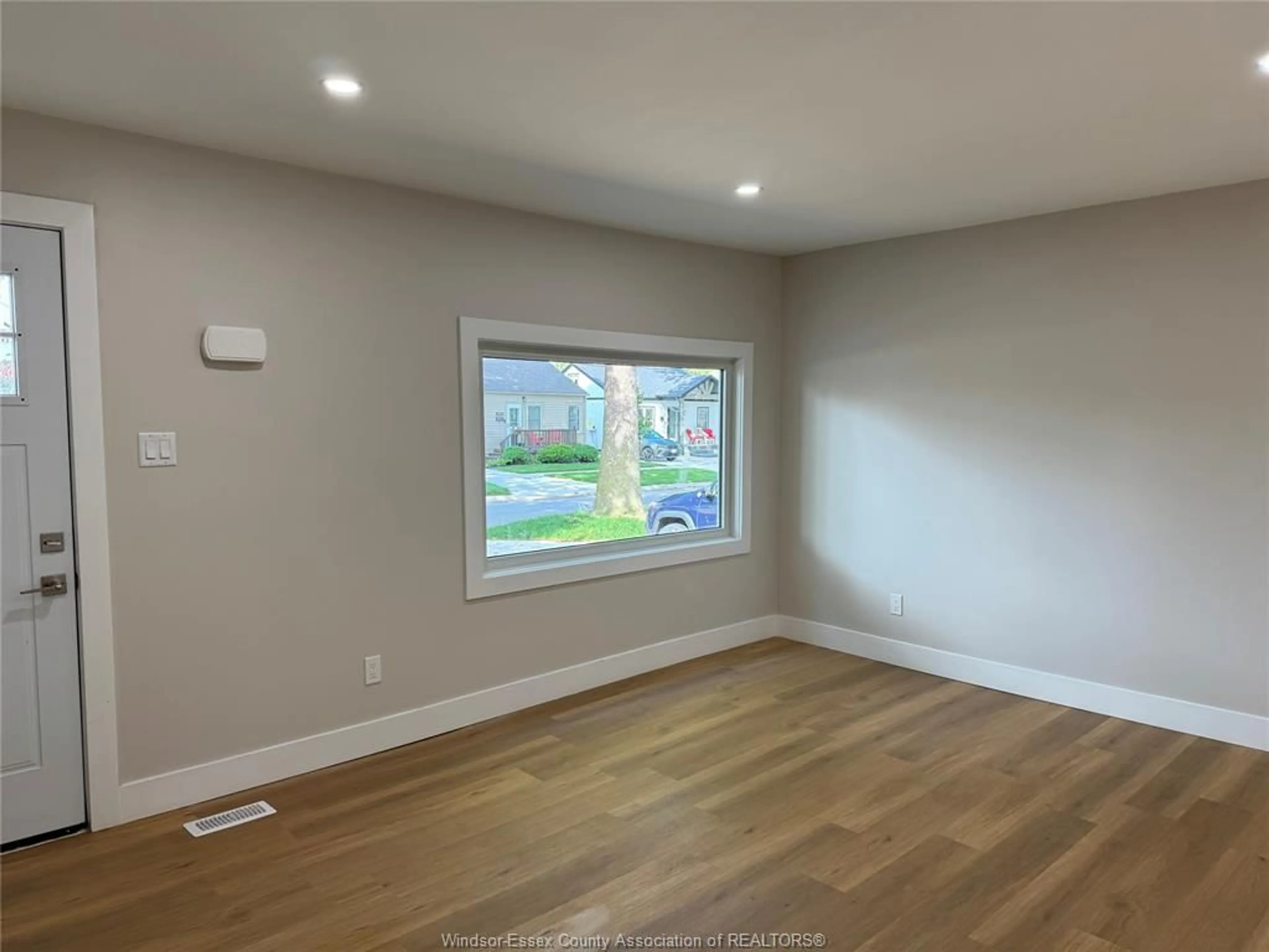 A pic of a room for 1462 Labadie, Windsor Ontario N8Y 4H1
