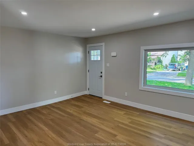 1462 Labadie, Windsor 5