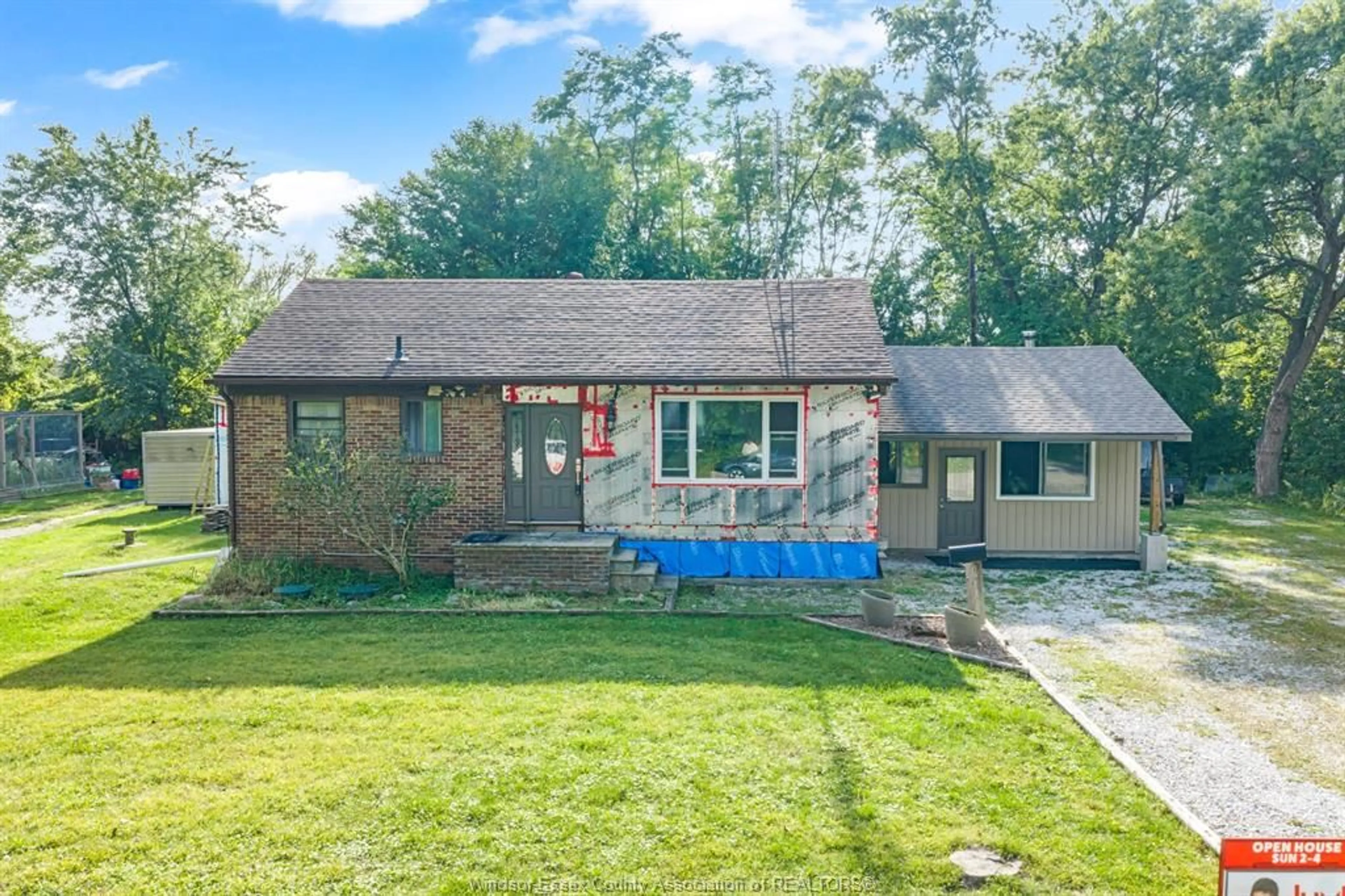 A pic from outside/outdoor area/front of a property/back of a property/a pic from drone, street for 2125 Betts, Windsor Ontario N9B 3P5