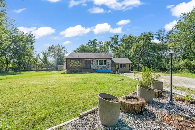 2125 Betts, Windsor 4