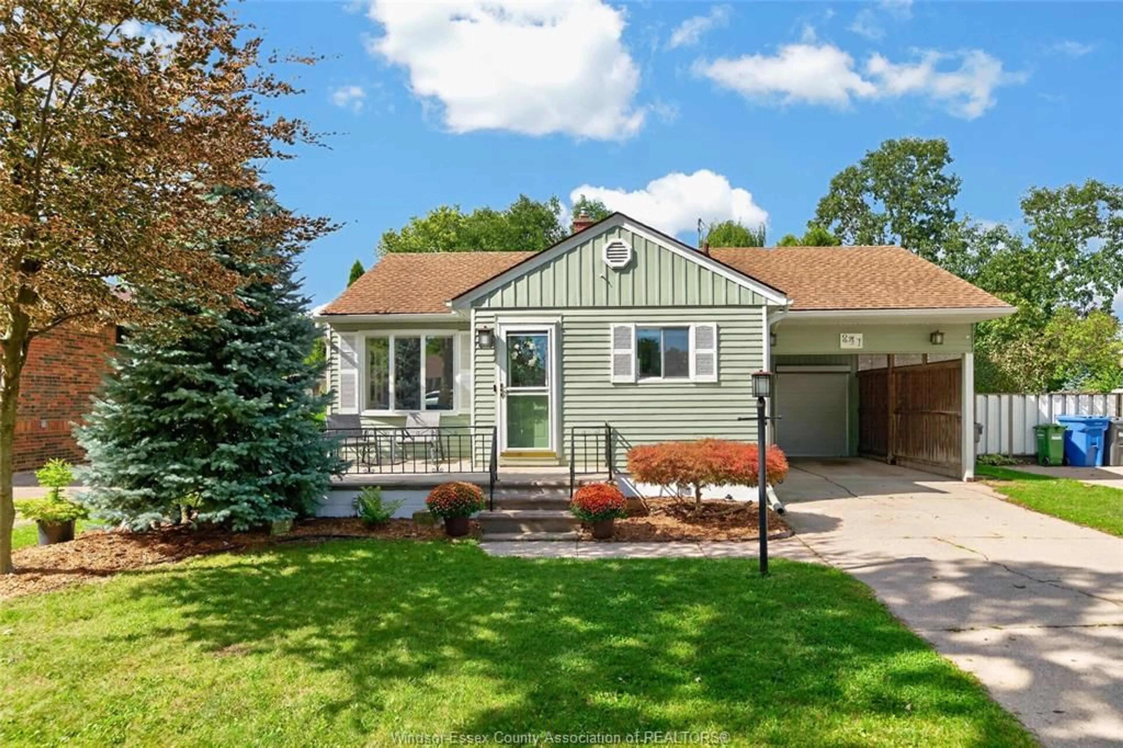 Home with vinyl exterior material, street for 841 Rossini Blvd, Windsor Ontario N8Y 2Z2