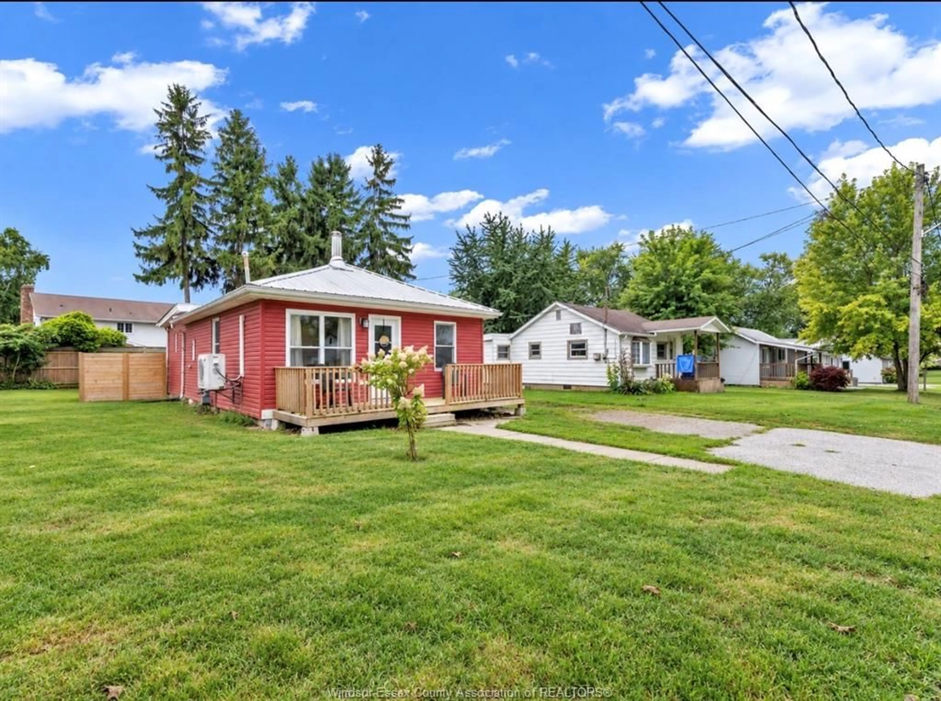 A pic from outside/outdoor area/front of a property/back of a property/a pic from drone, street for 309 ERIEVIEW St, Kingsville Ontario N9Y 1M4