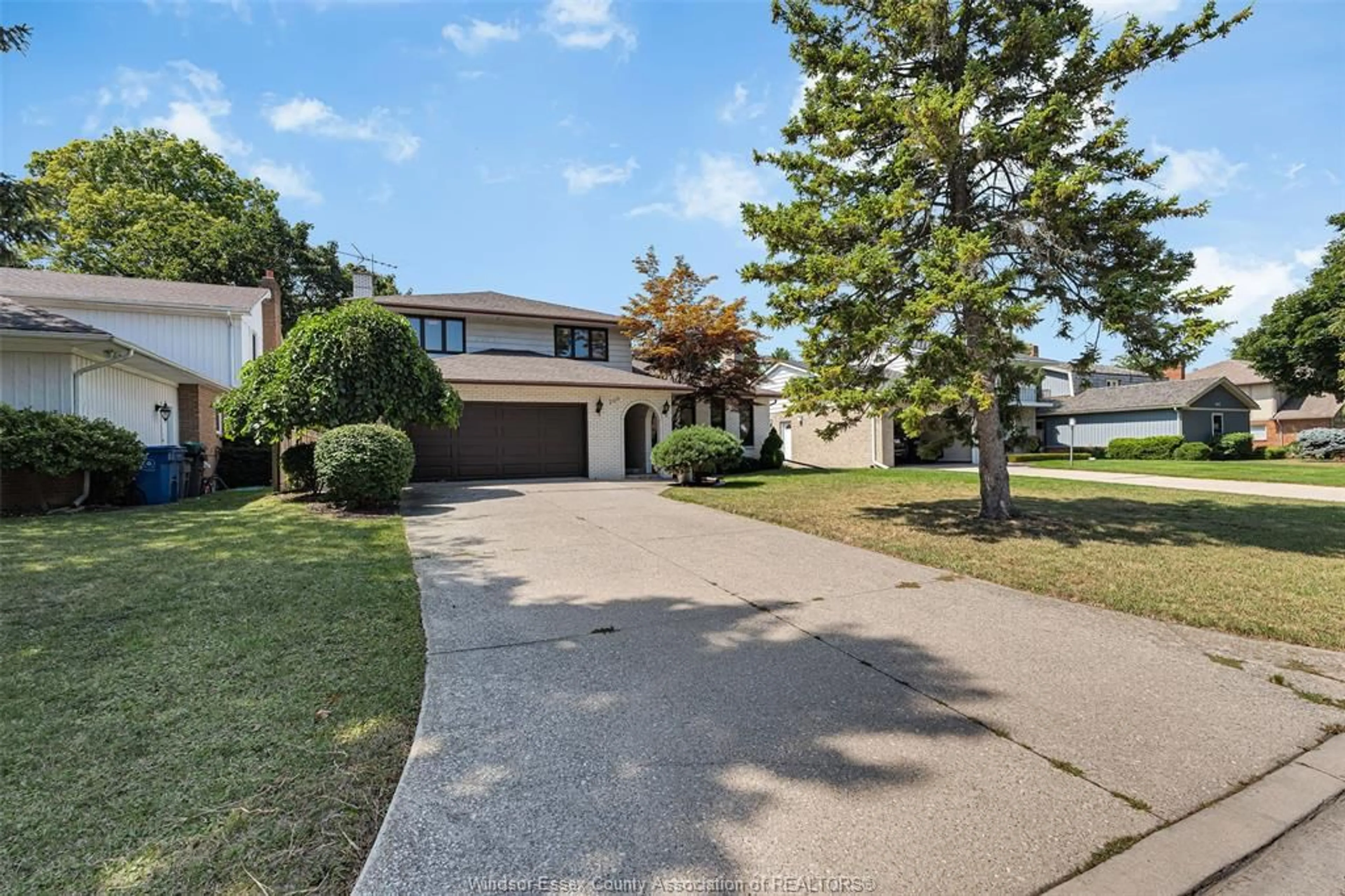A pic from outside/outdoor area/front of a property/back of a property/a pic from drone, street for 269 ORCHARD GROVE, Windsor Ontario N8S 2P4