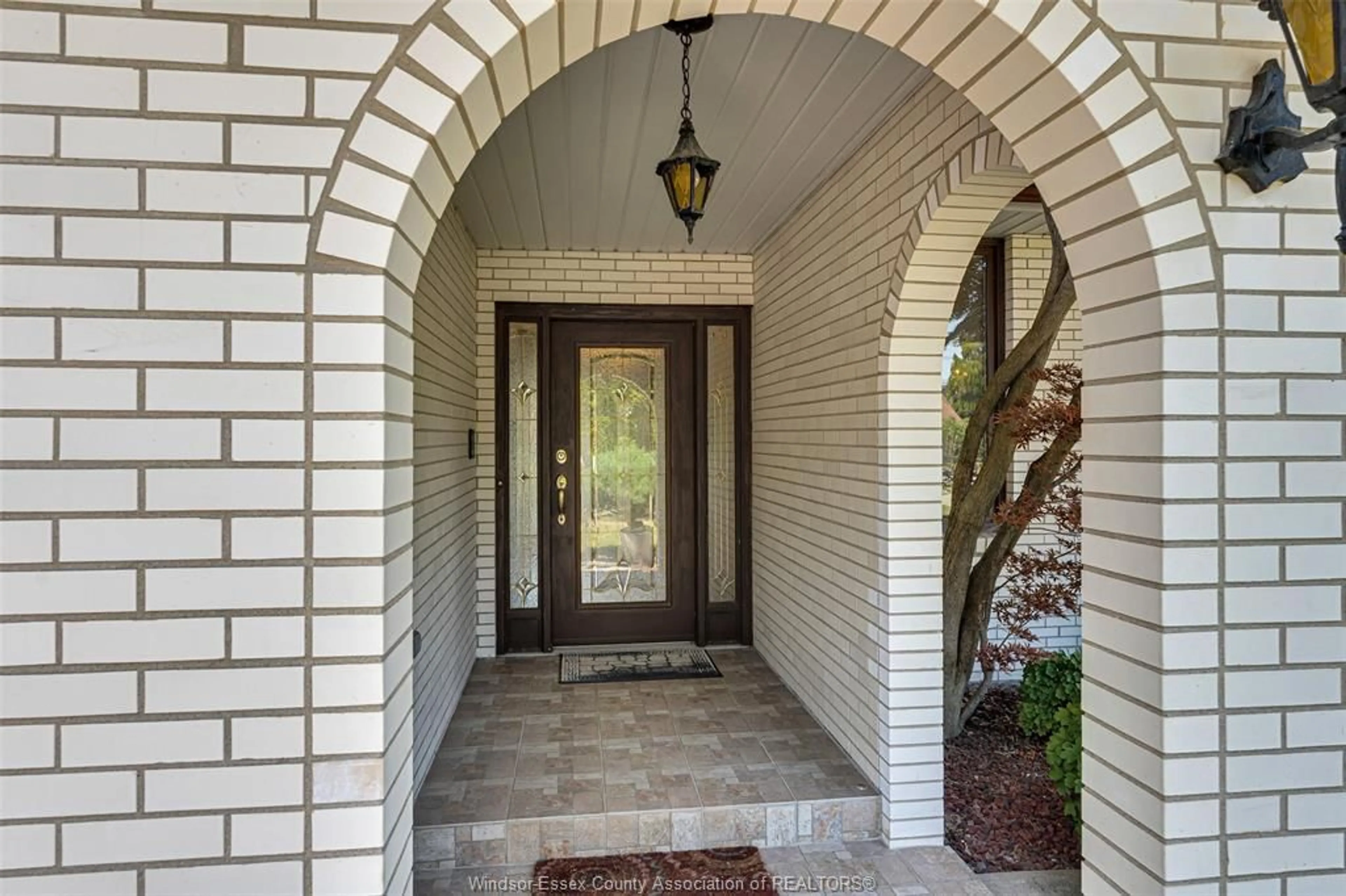Indoor entryway for 269 ORCHARD GROVE, Windsor Ontario N8S 2P4
