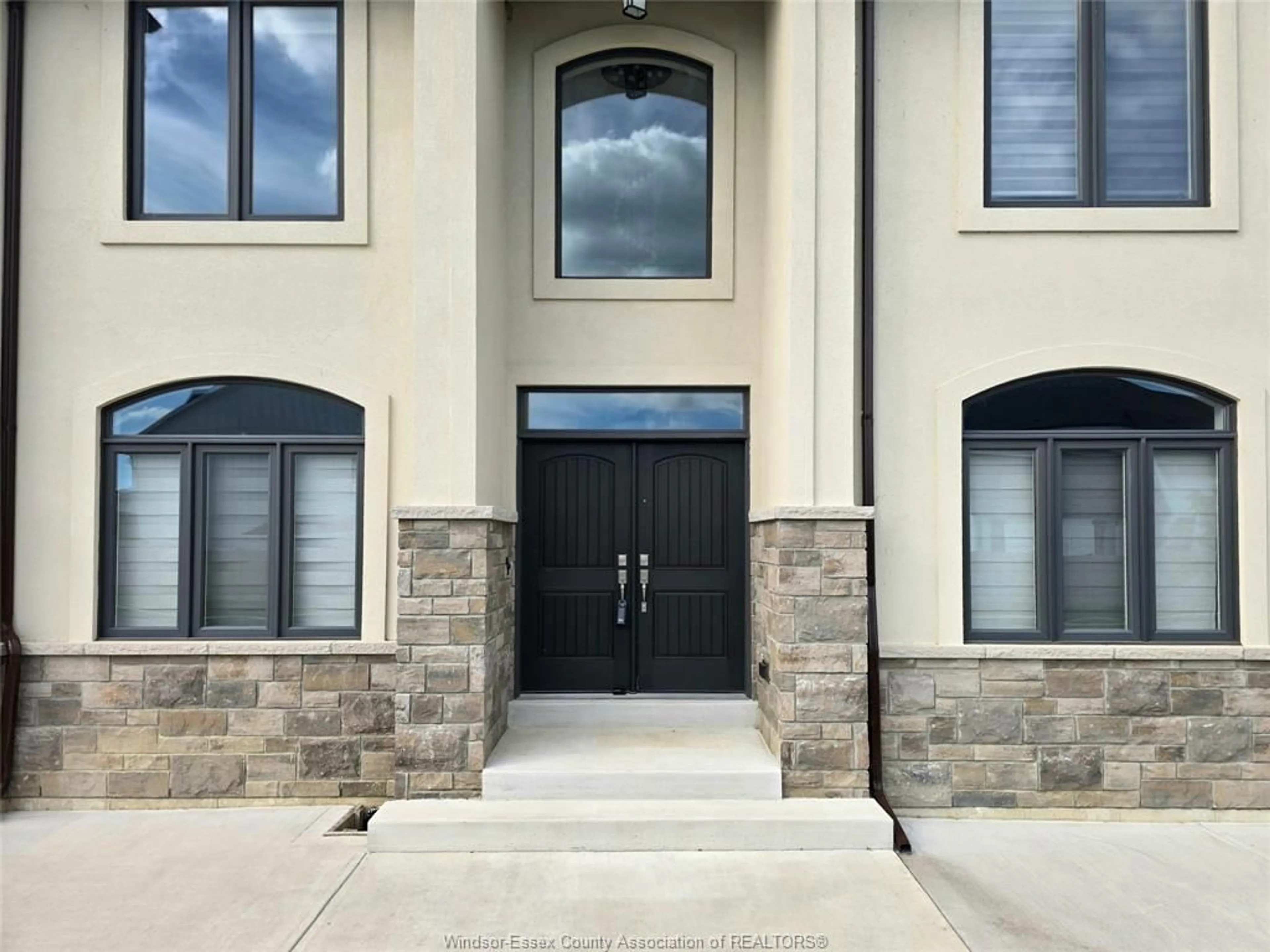 Indoor entryway for 319 CHRISTINE Ave, Belle River Ontario N8L 1B5