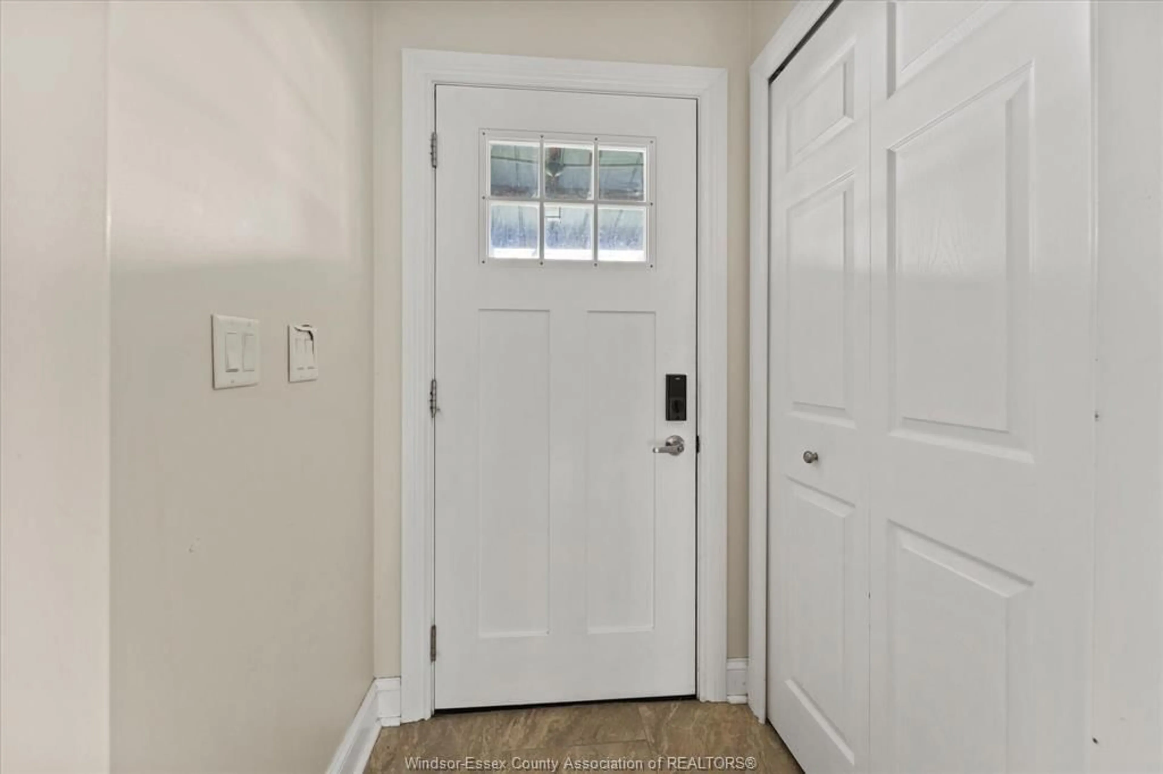 Indoor entryway for 2485 FRONT Rd, LaSalle Ontario N9J 2C5