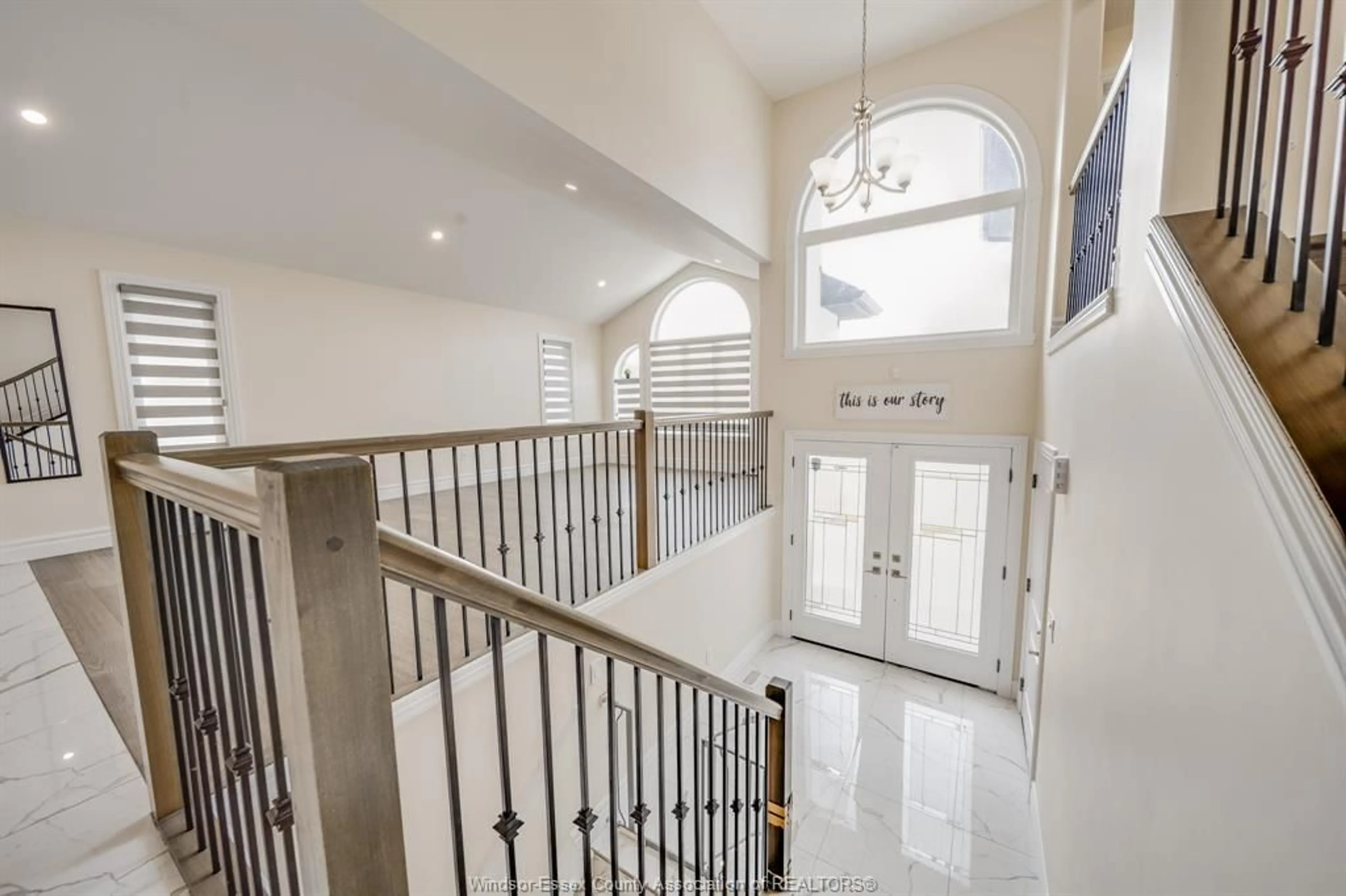 Indoor foyer for 106 BONNETT Rd, Amherstburg Ontario N9V 0G8