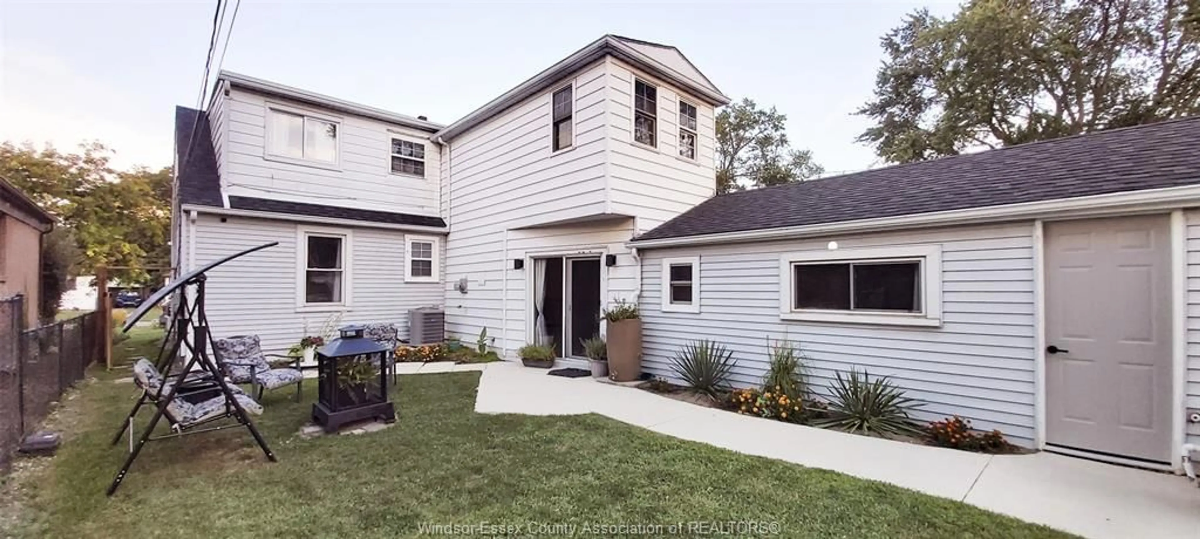 Home with vinyl exterior material, street for 1047 ESDRAS Ave, Windsor Ontario N8S 2N1