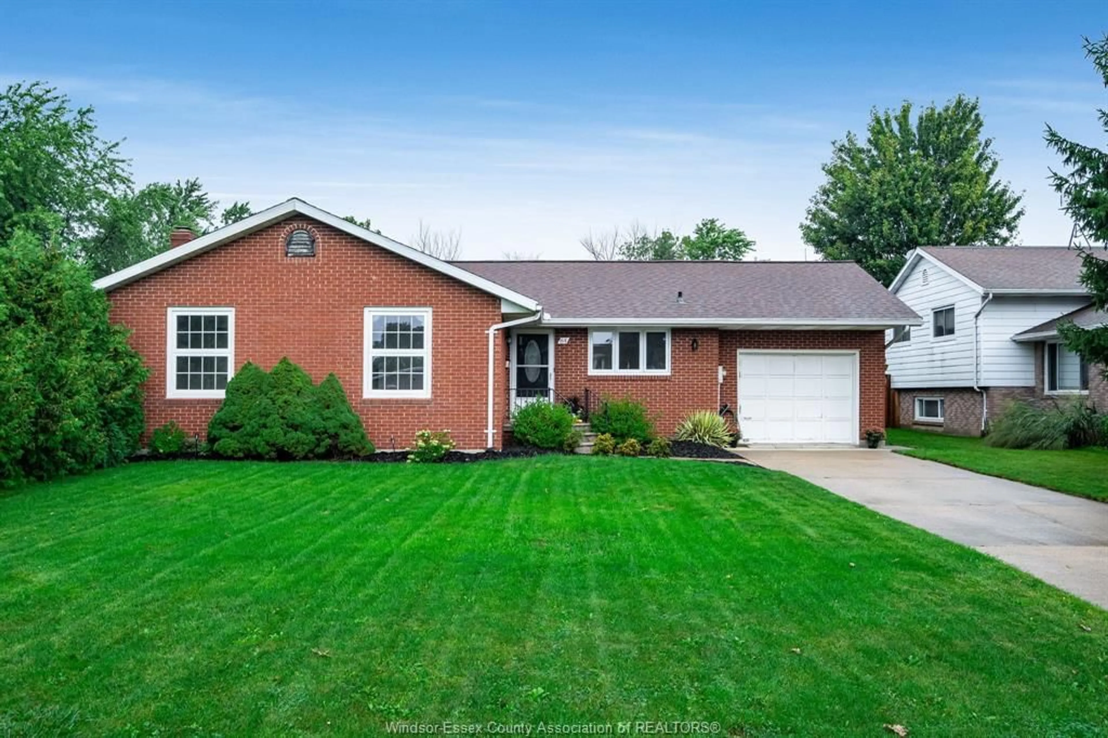 Home with brick exterior material, street for 84 Palmer Dr, Kingsville Ontario N9Y 3B4