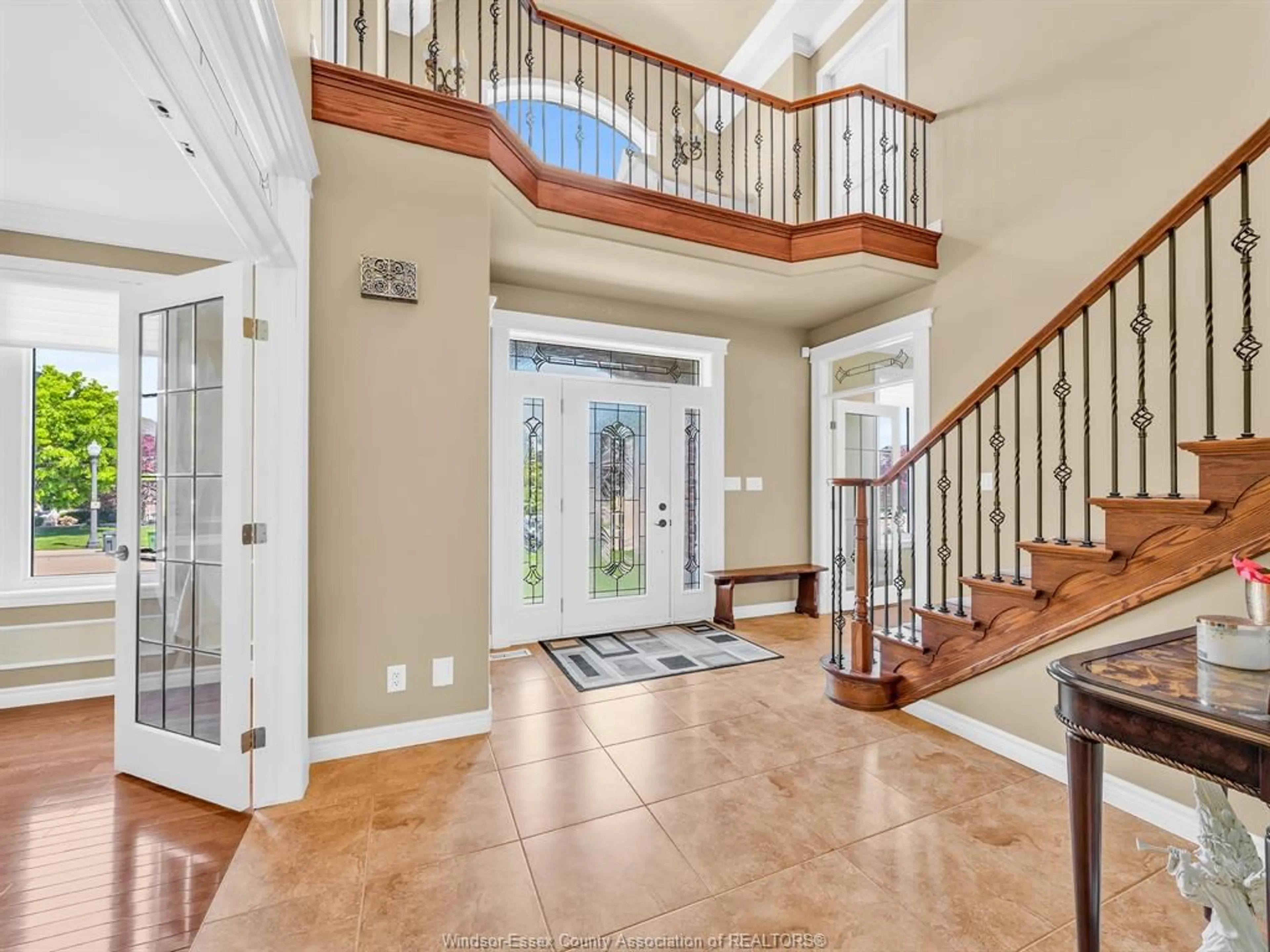 Indoor entryway for 1049 HUNTINGTON Blvd, Lakeshore Ontario N0R 1A0