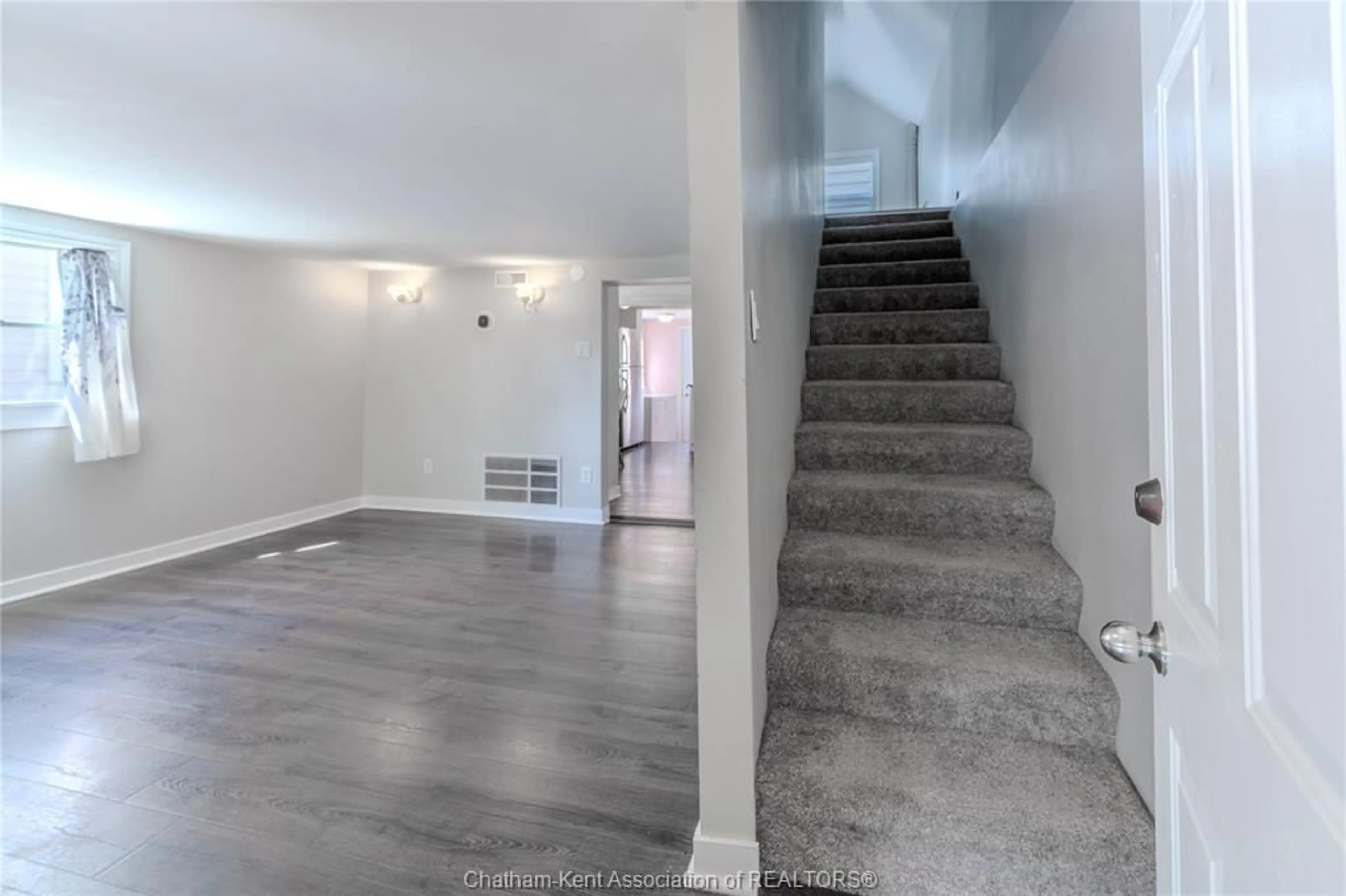 Unknown for 32 Degge St, Chatham Ontario N7M 4X2