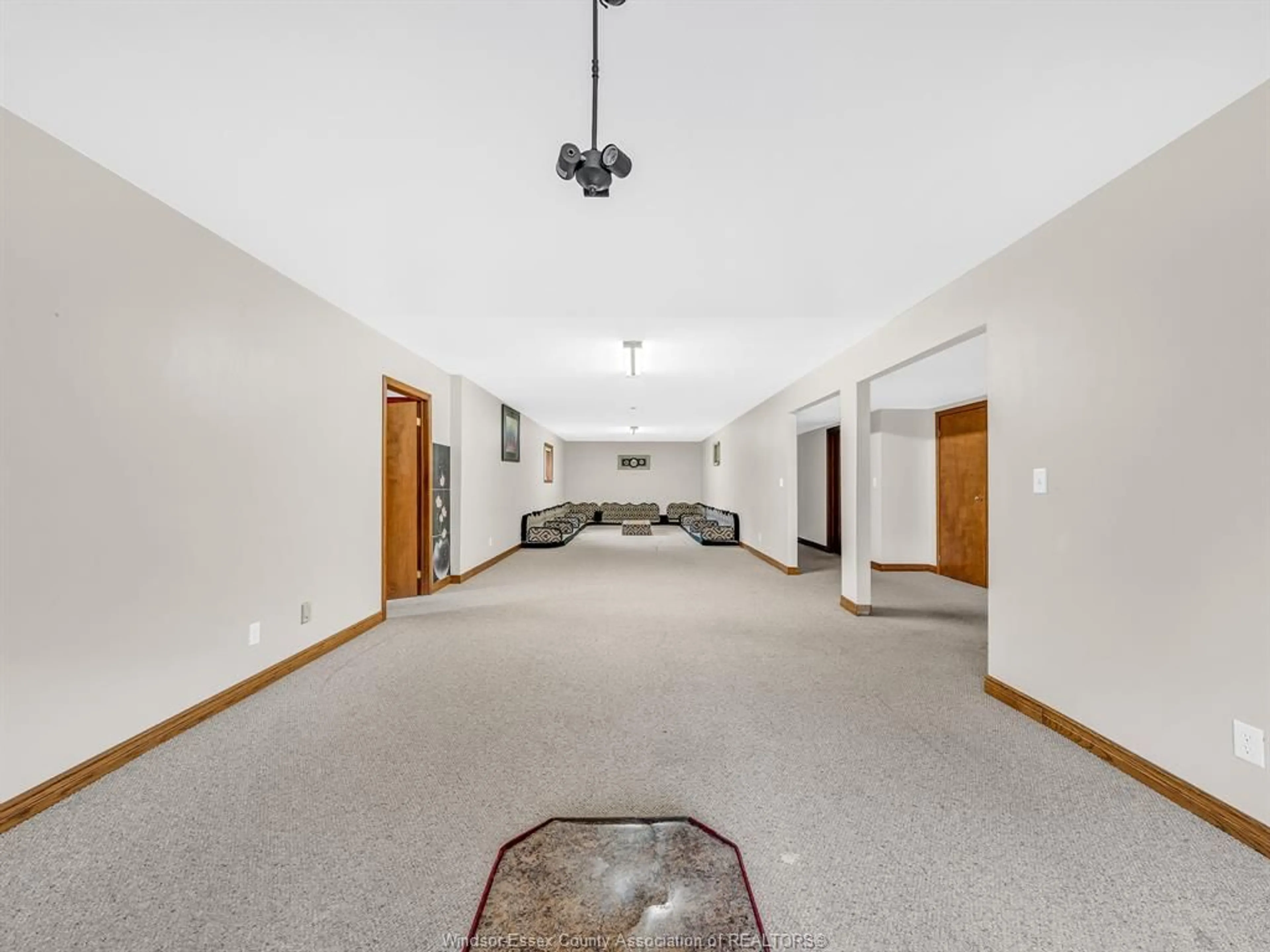 Indoor foyer for 43 Sandy Lake Dr, Leamington Ontario N8H 5K4