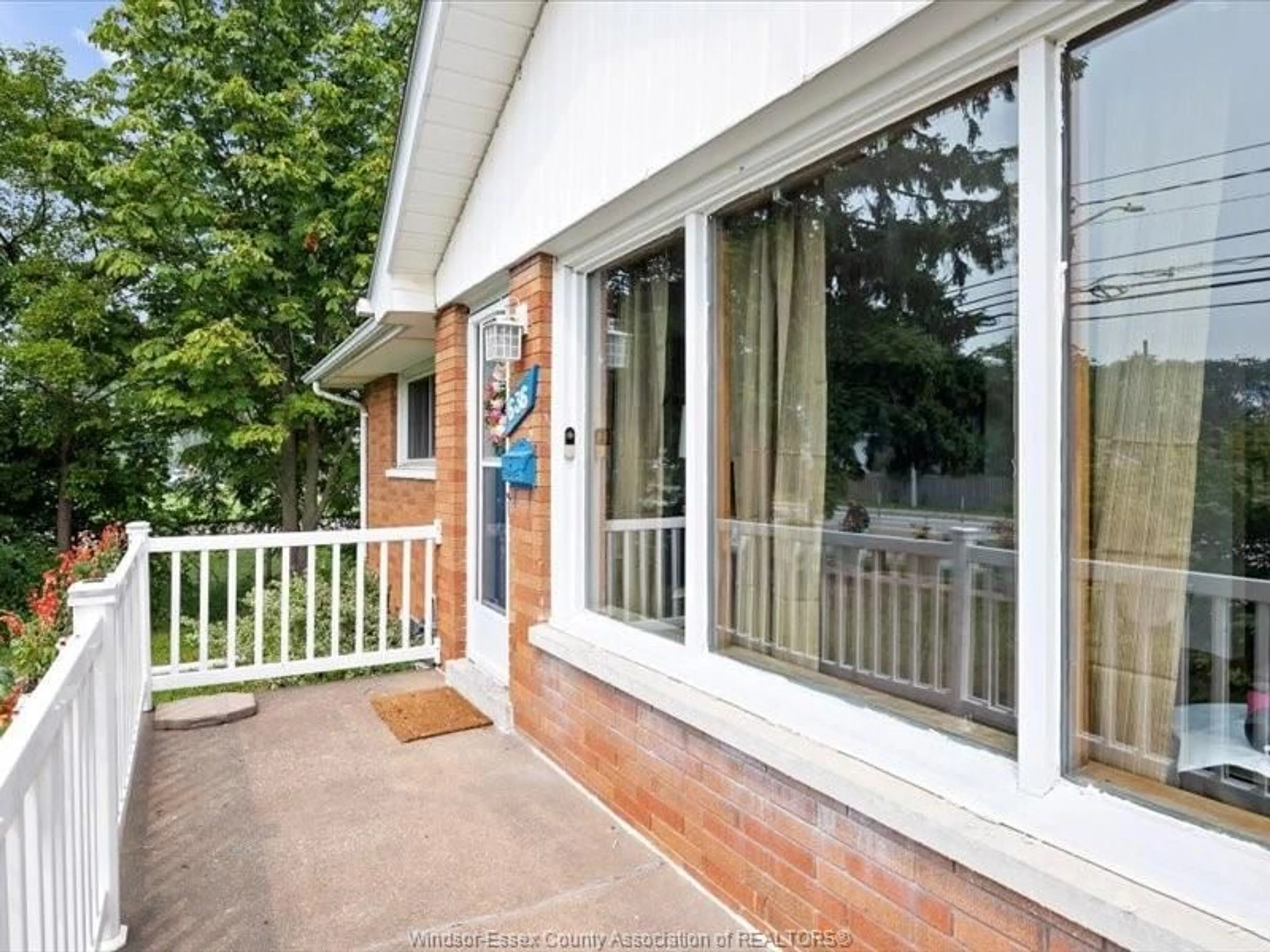 Unknown for 636 CABANA, Windsor Ontario N9G 1A4