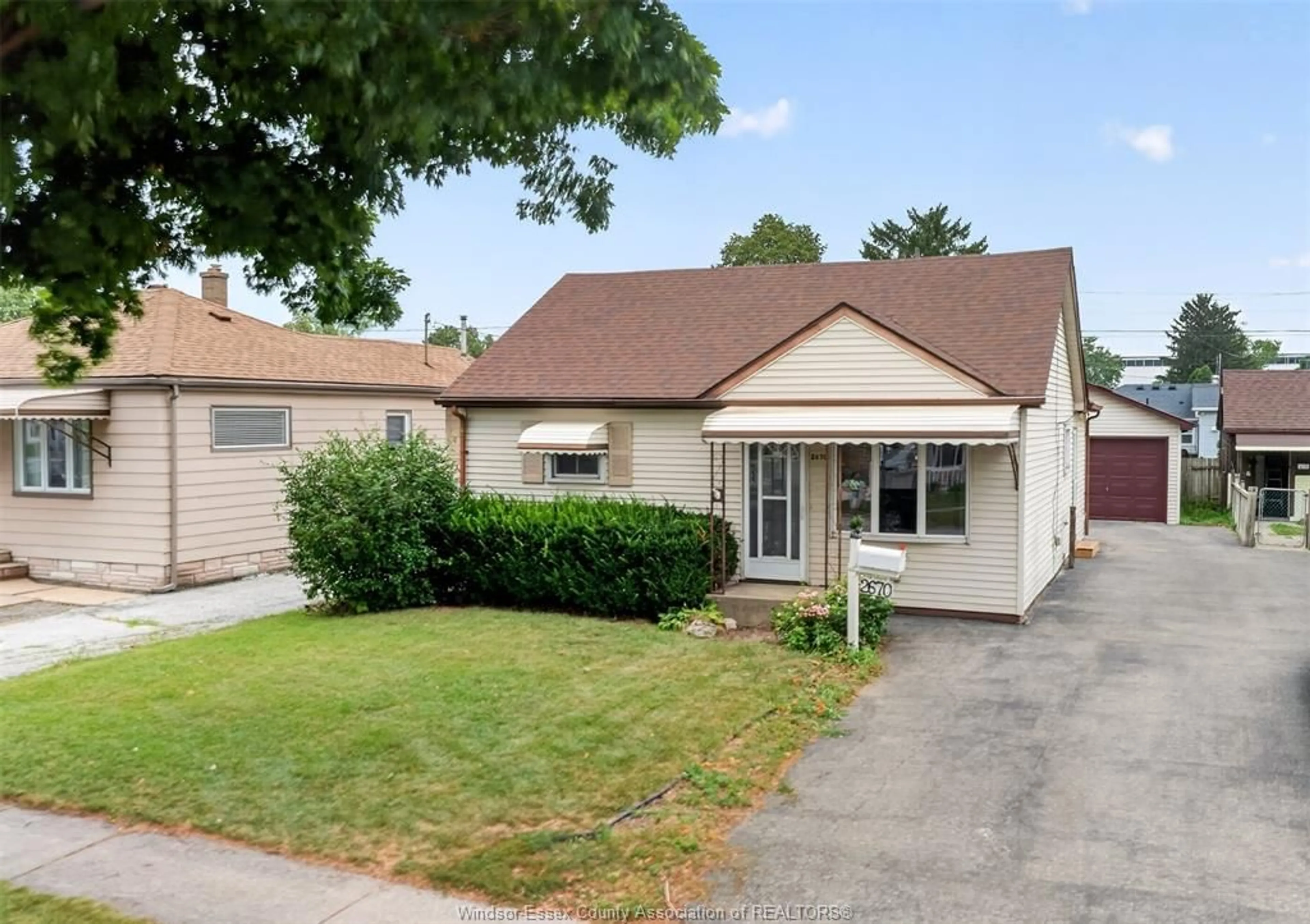 Home with vinyl exterior material, street for 2670 CHANDLER Rd, Windsor Ontario N8W 4B3