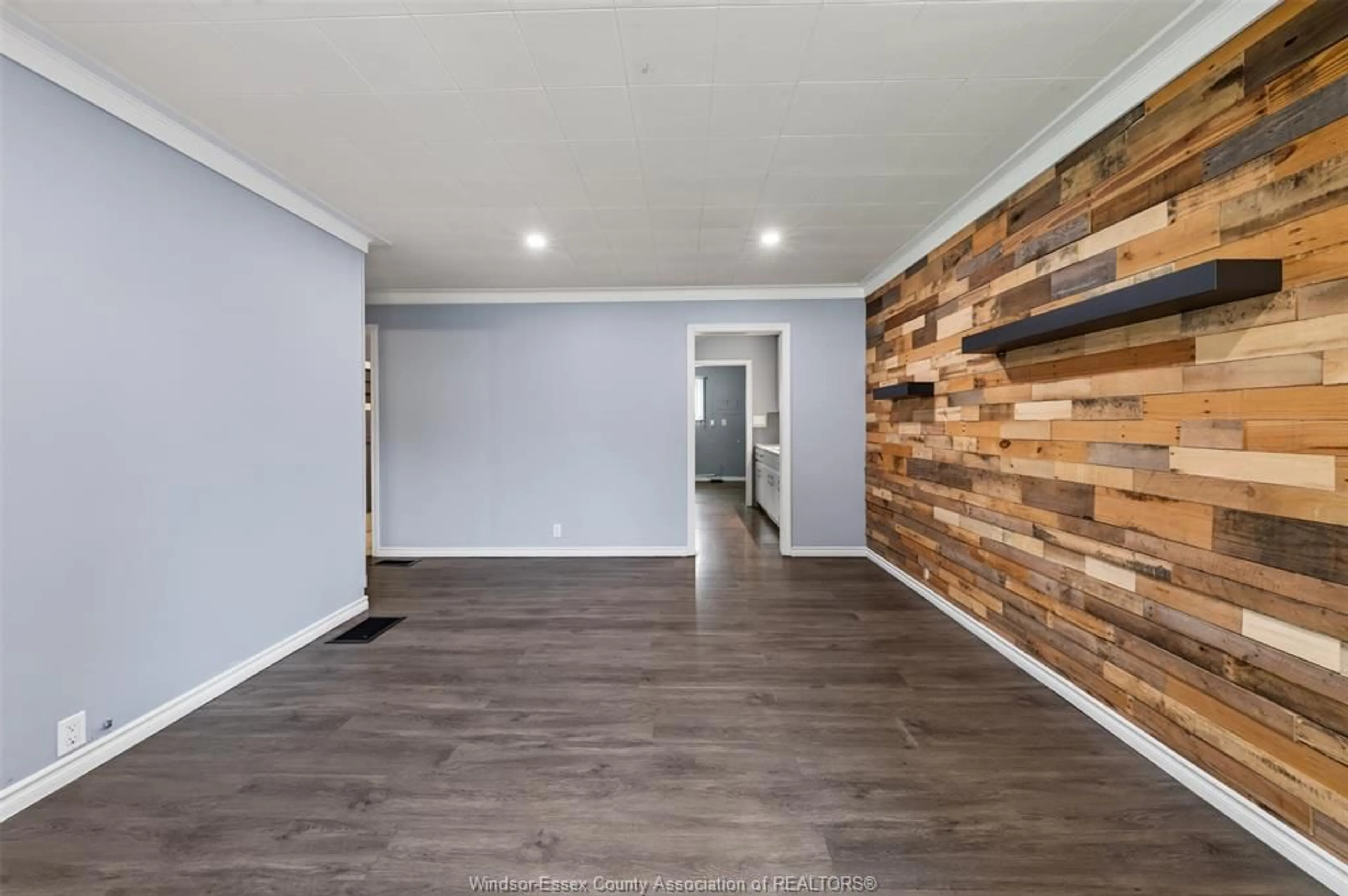 Indoor entryway for 2670 CHANDLER Rd, Windsor Ontario N8W 4B3