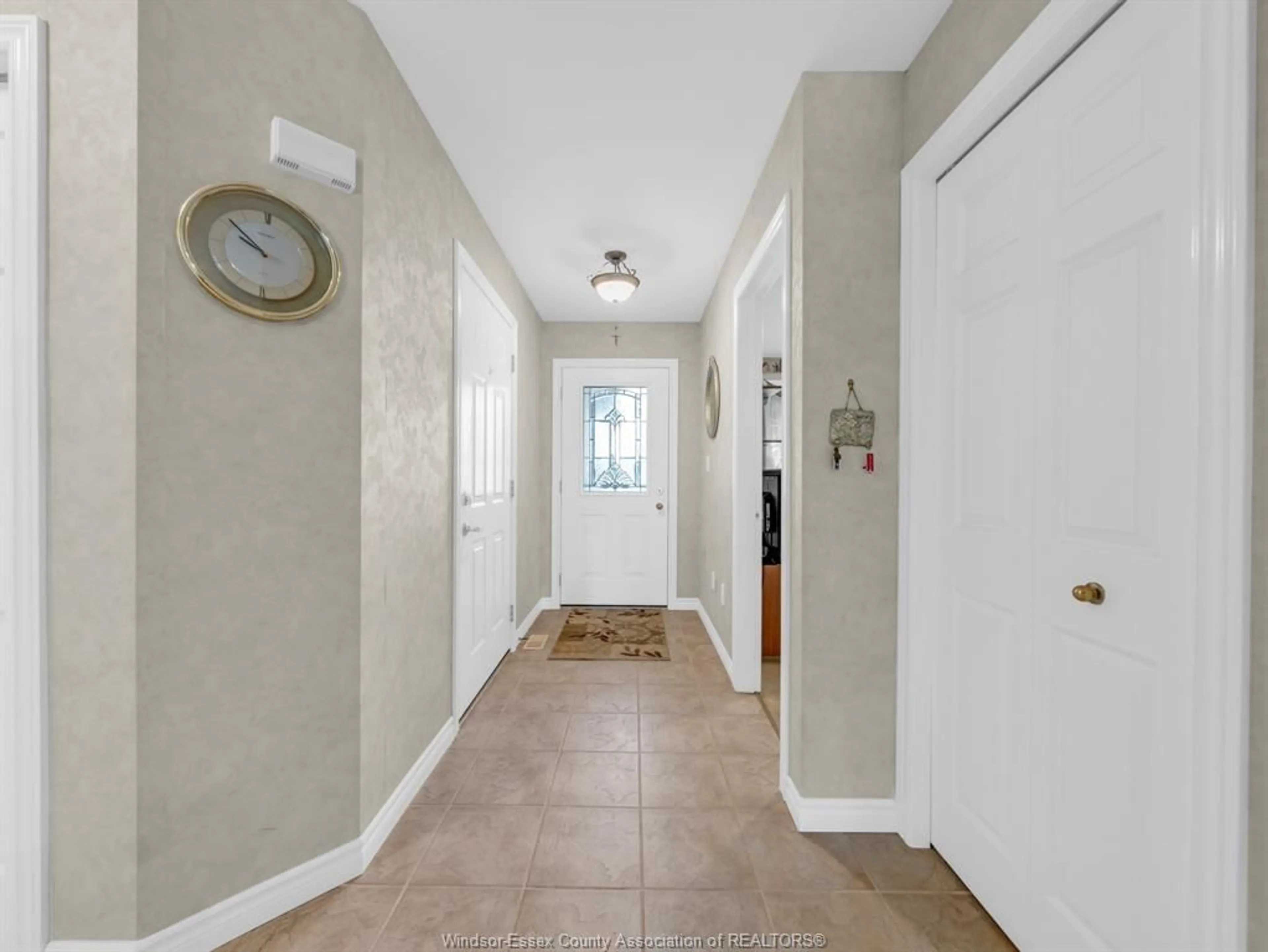 Indoor entryway for 74 GOSFIELD TOWNLINE, Essex Ontario N8M 1Y7