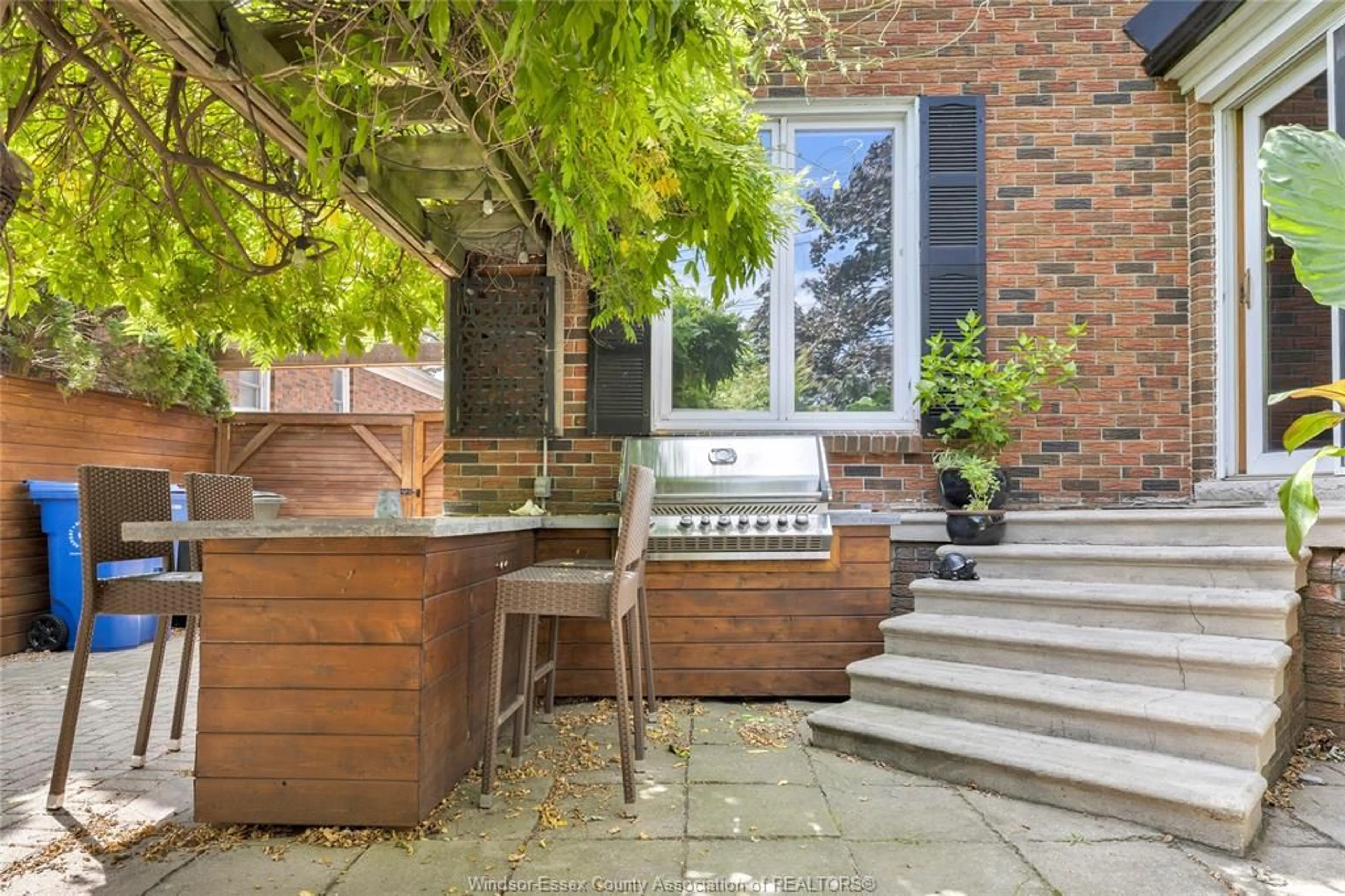 Patio, street for 466 MATTHEW BRADY, Windsor Ontario N8S 3J6