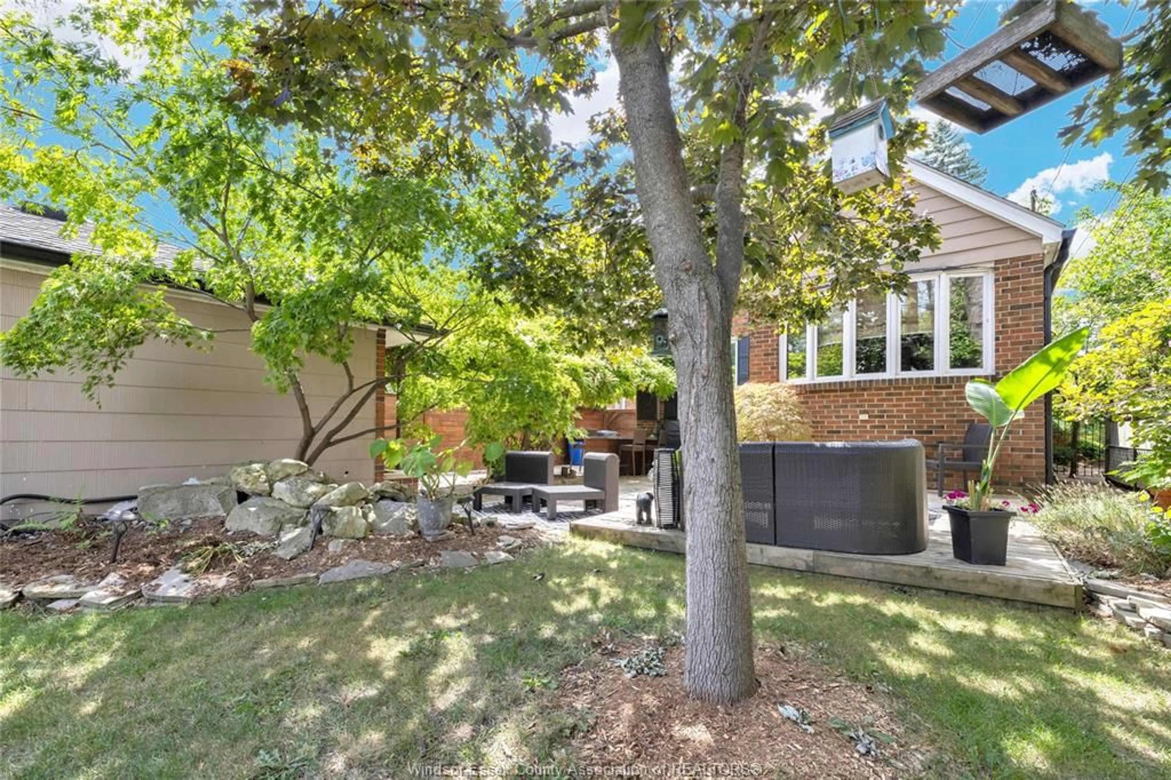 Patio, street for 466 MATTHEW BRADY, Windsor Ontario N8S 3J6