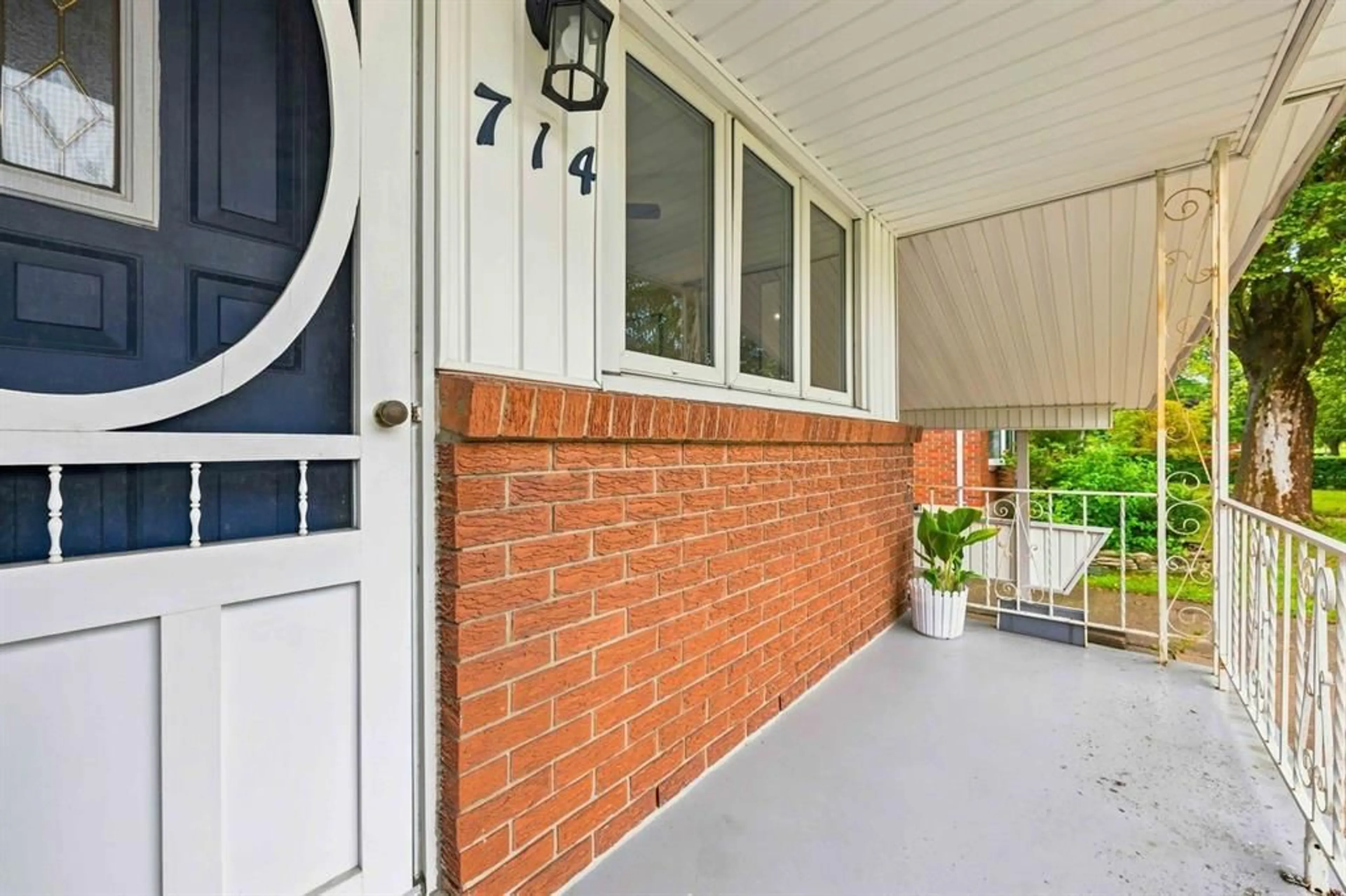Unknown for 714 Victoria Ave, Point Edward Ontario N7V 1J8
