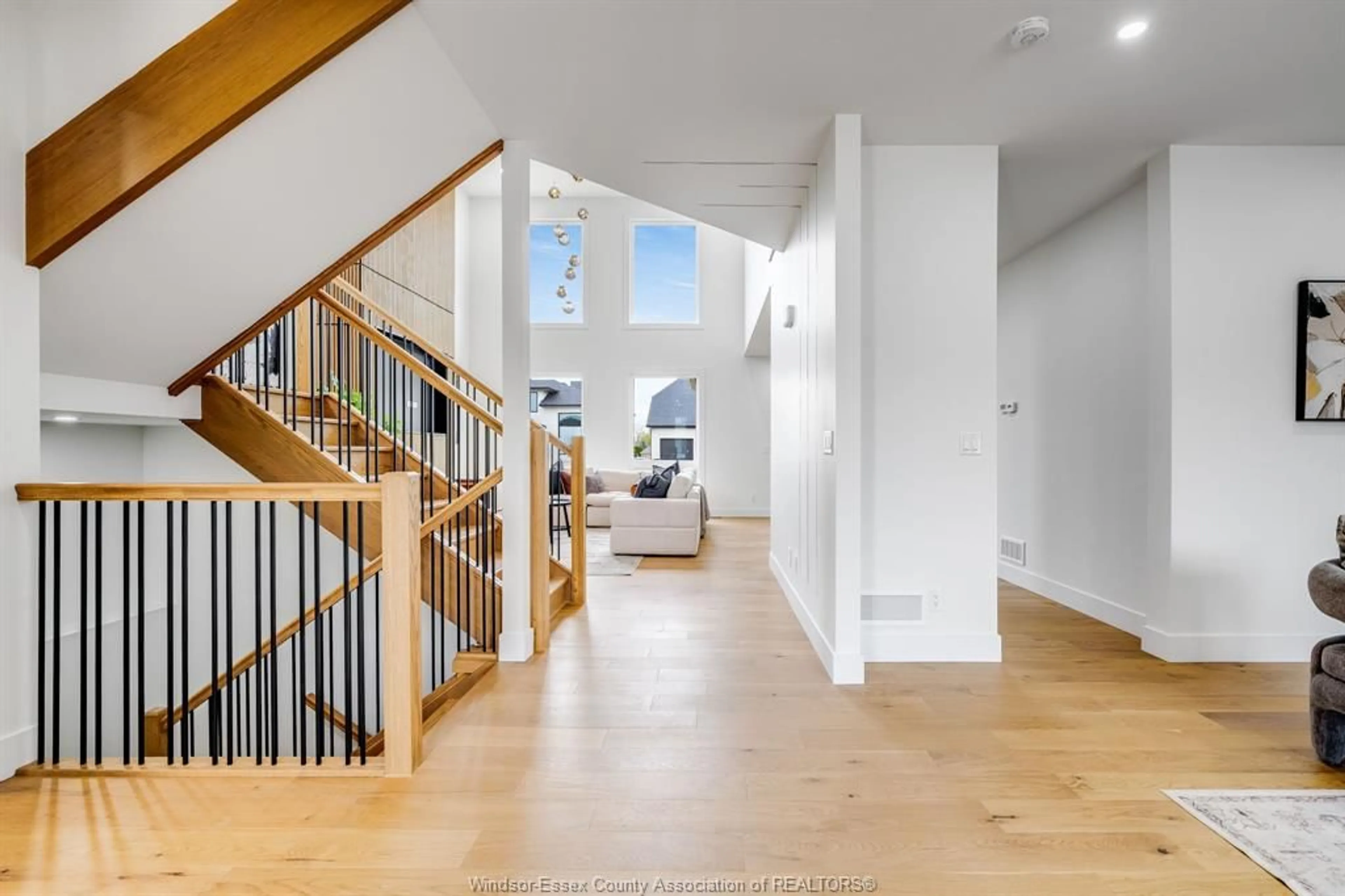 Indoor foyer for 225 Cowan Crt, Amherstburg Ontario N9V 0G9