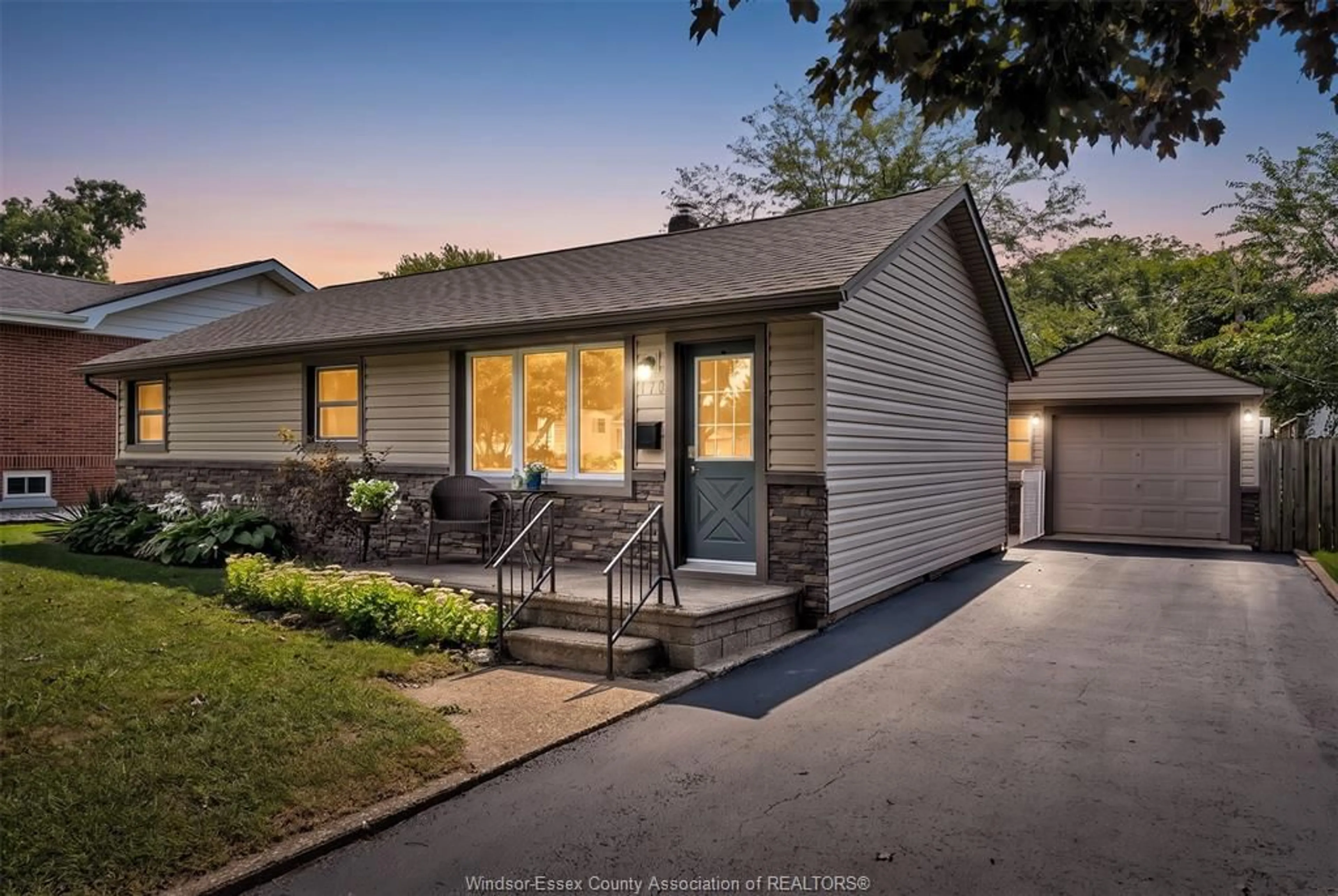 Home with vinyl exterior material, street for 170 SUPERIOR St, LaSalle Ontario N9J 1H3