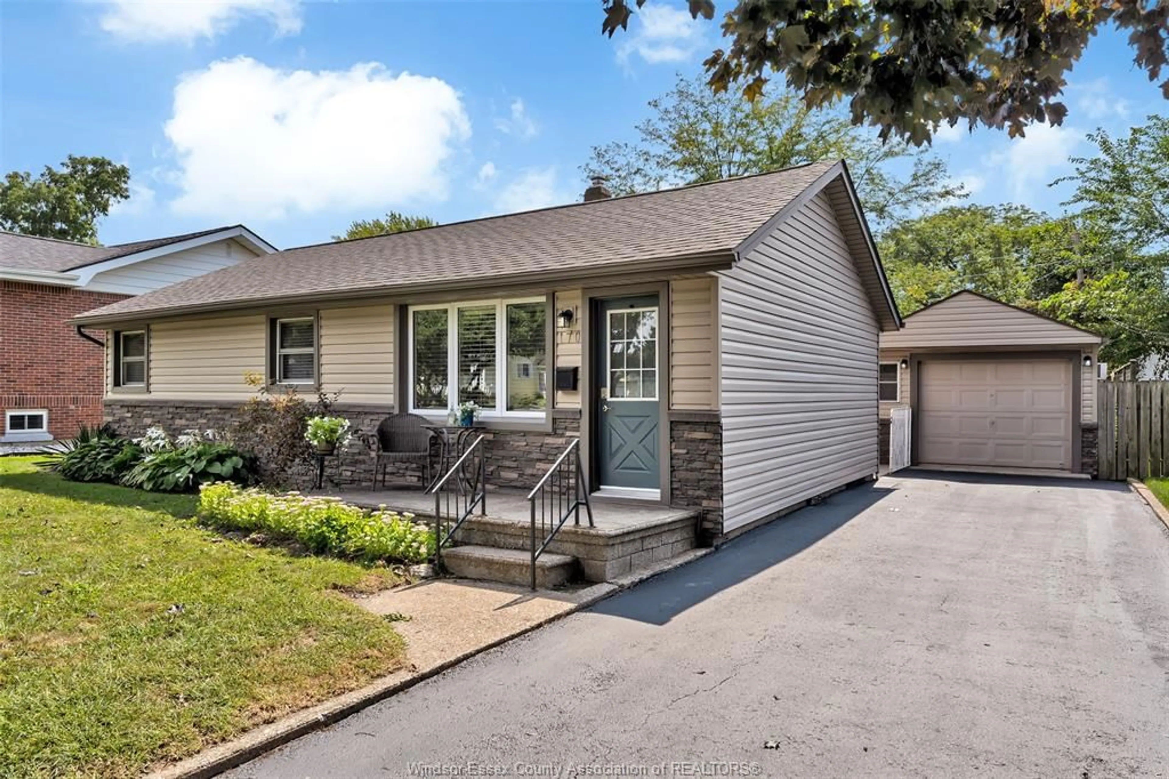 Home with vinyl exterior material, street for 170 SUPERIOR St, LaSalle Ontario N9J 1H3