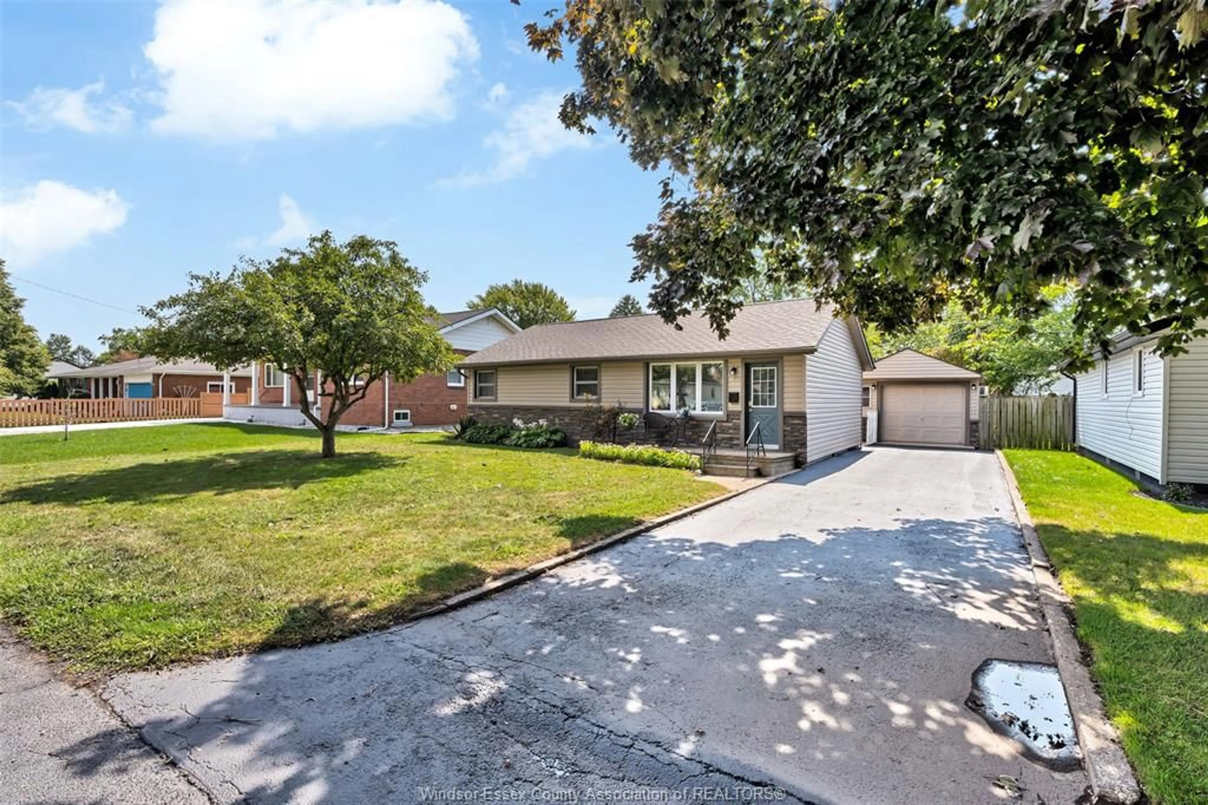 A pic from outside/outdoor area/front of a property/back of a property/a pic from drone, street for 170 SUPERIOR St, LaSalle Ontario N9J 1H3