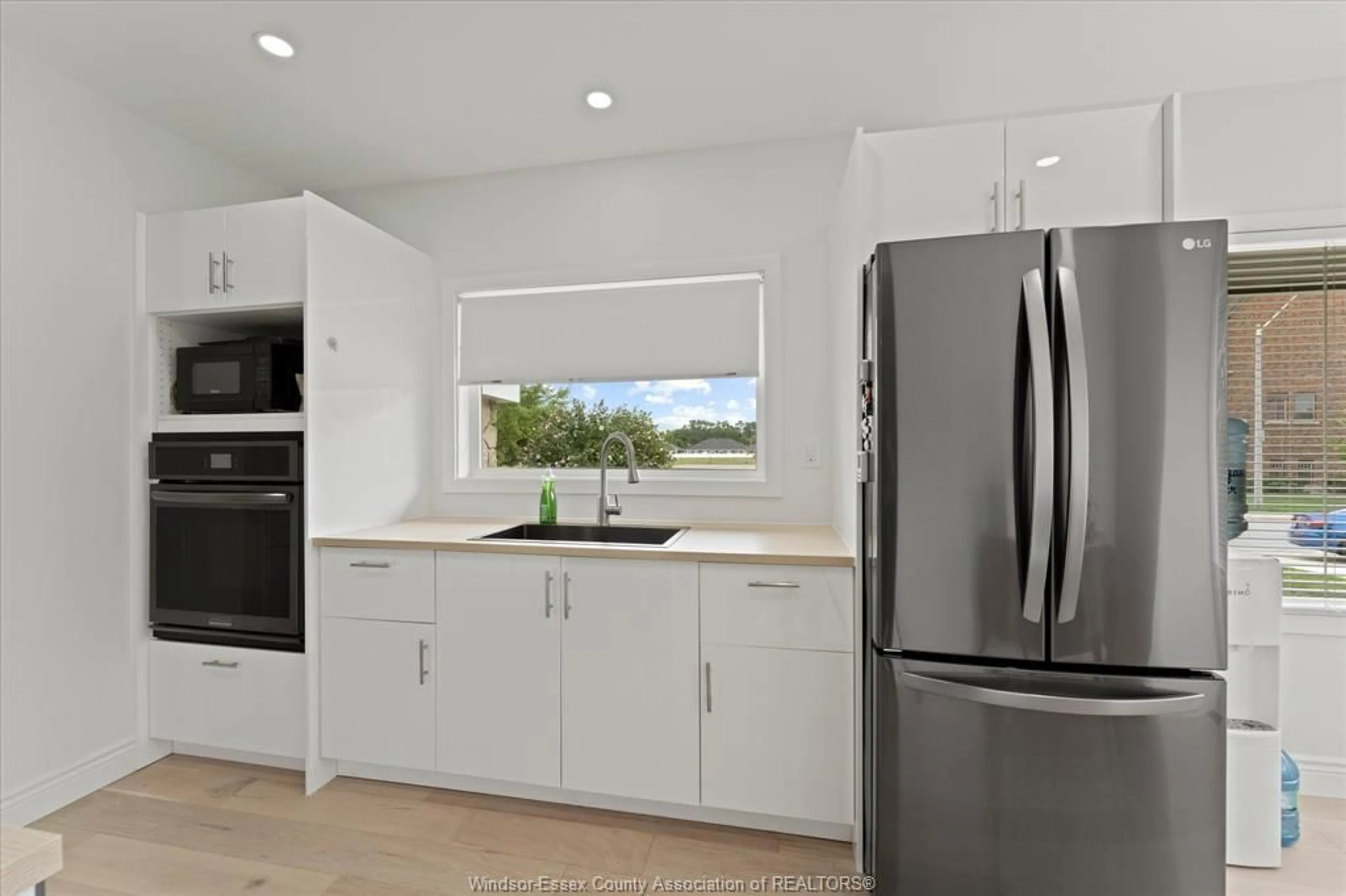 Unknown for 1965 OLIVE Rd, Windsor Ontario N8T 1R4