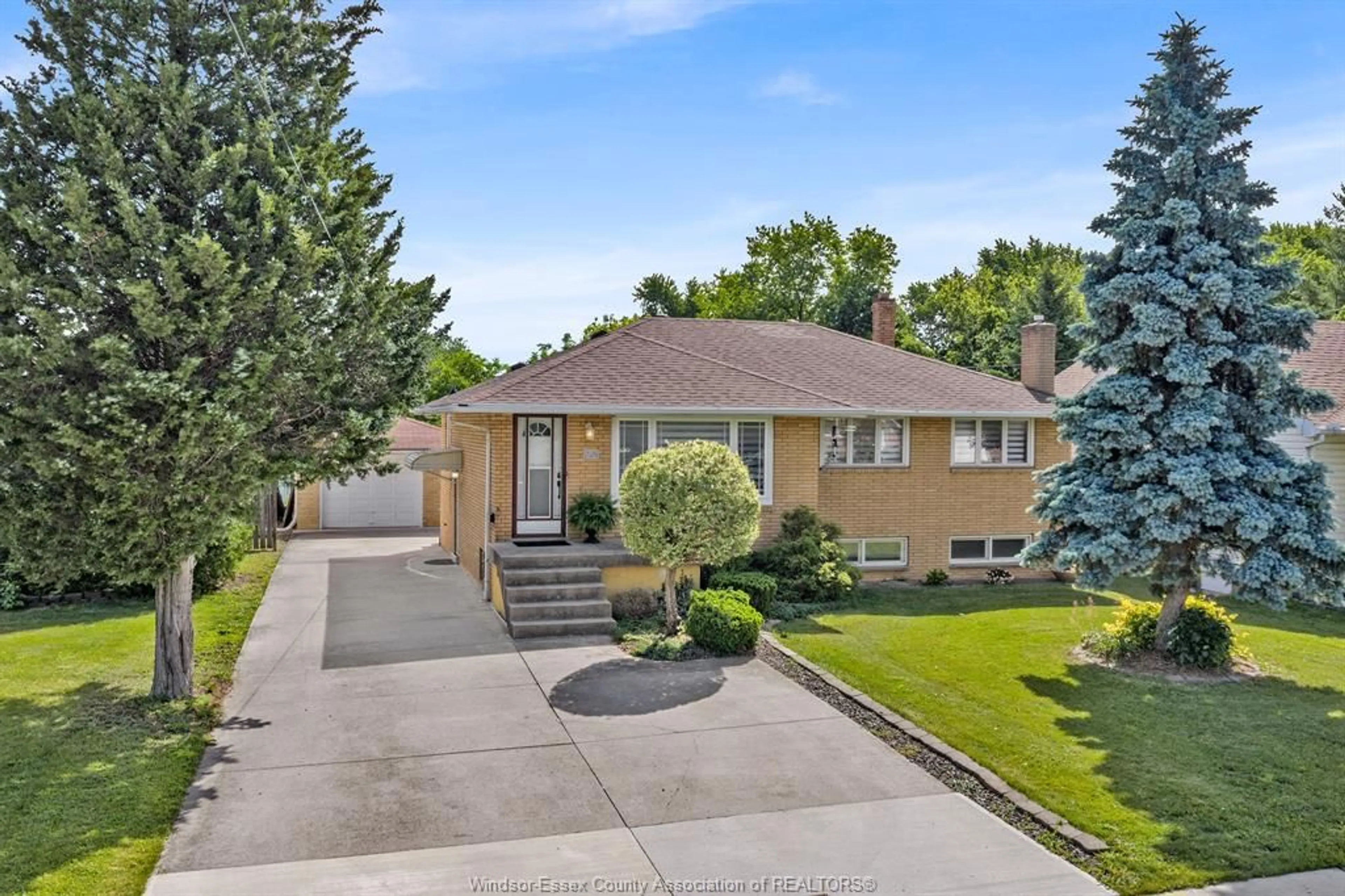 Unknown for 2528 Jos St Louis, Windsor Ontario N8T 2M5